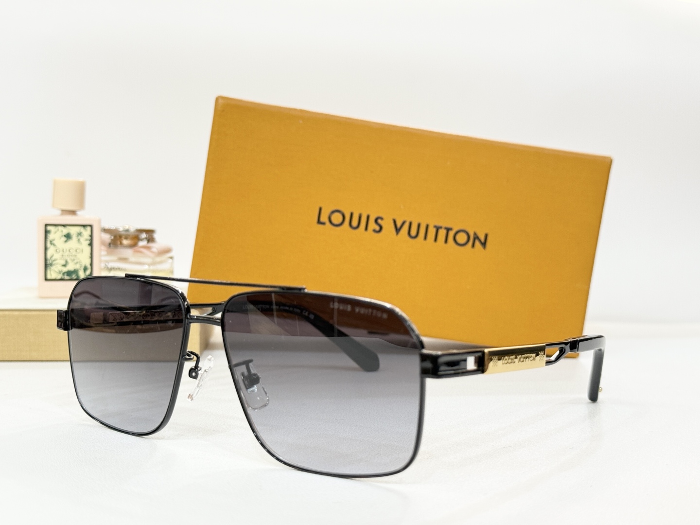  LOUIS VUITTON
MOD：Z1305
Size：62口13-145

