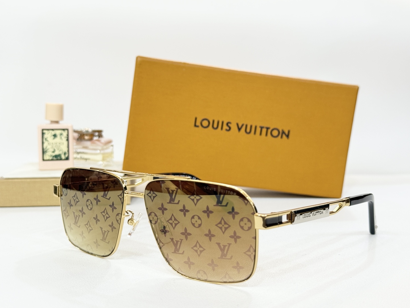  LOUIS VUITTON
MOD：Z1305
Size：62口13-145
