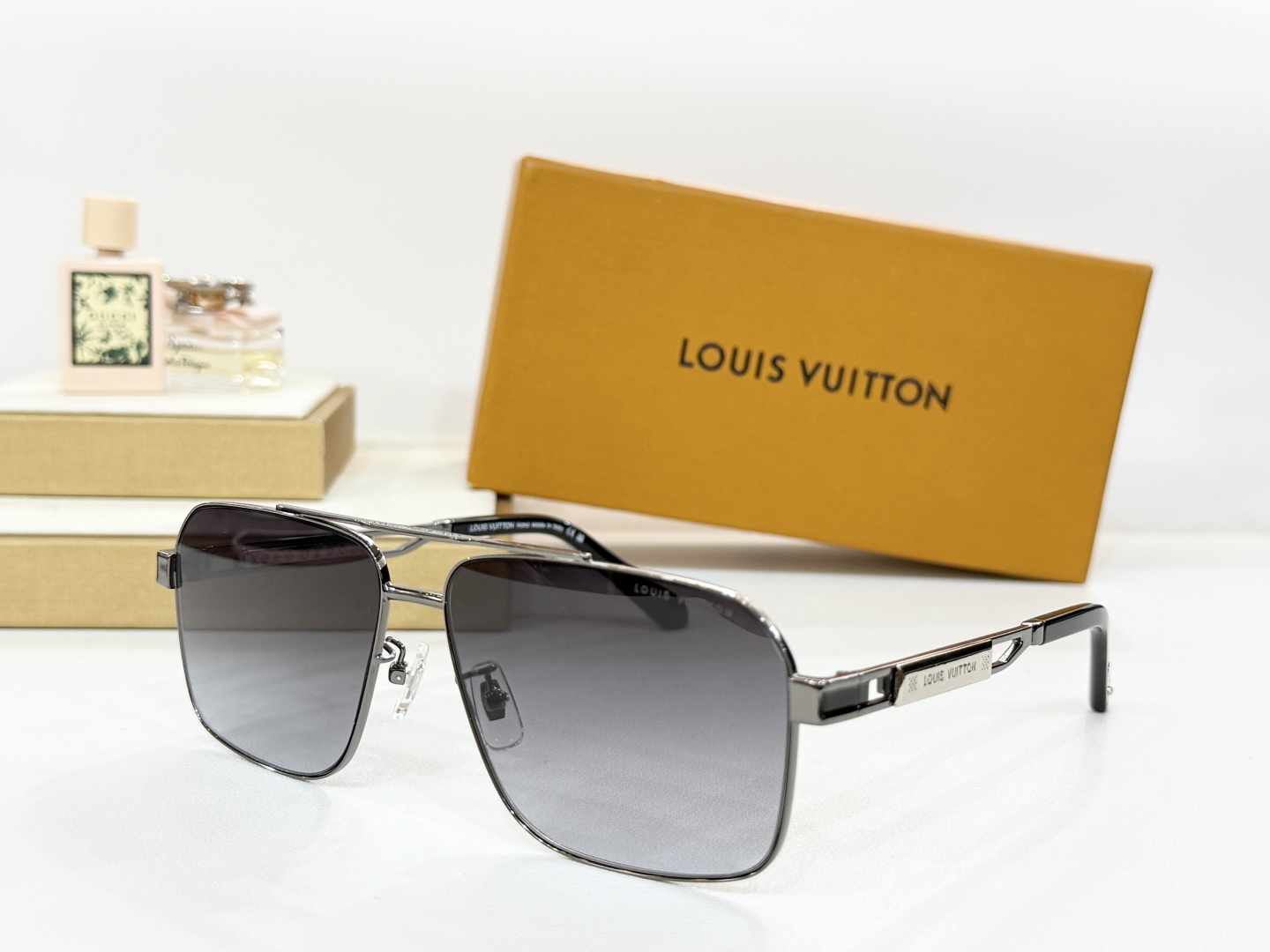  LOUIS VUITTON
MOD：Z1303
Size：62口13-145
