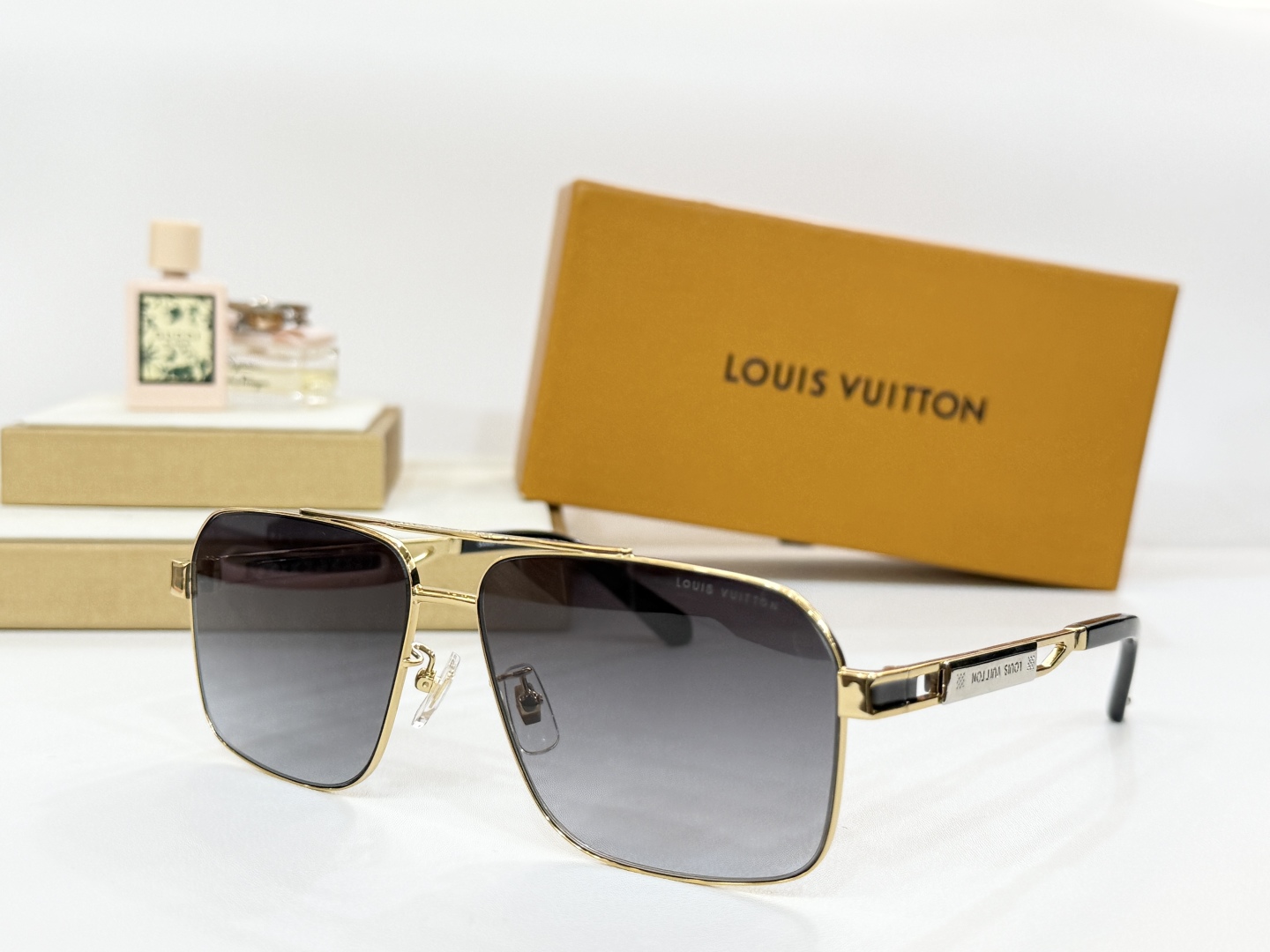  LOUIS VUITTON
MOD：Z1303
Size：62口13-145
