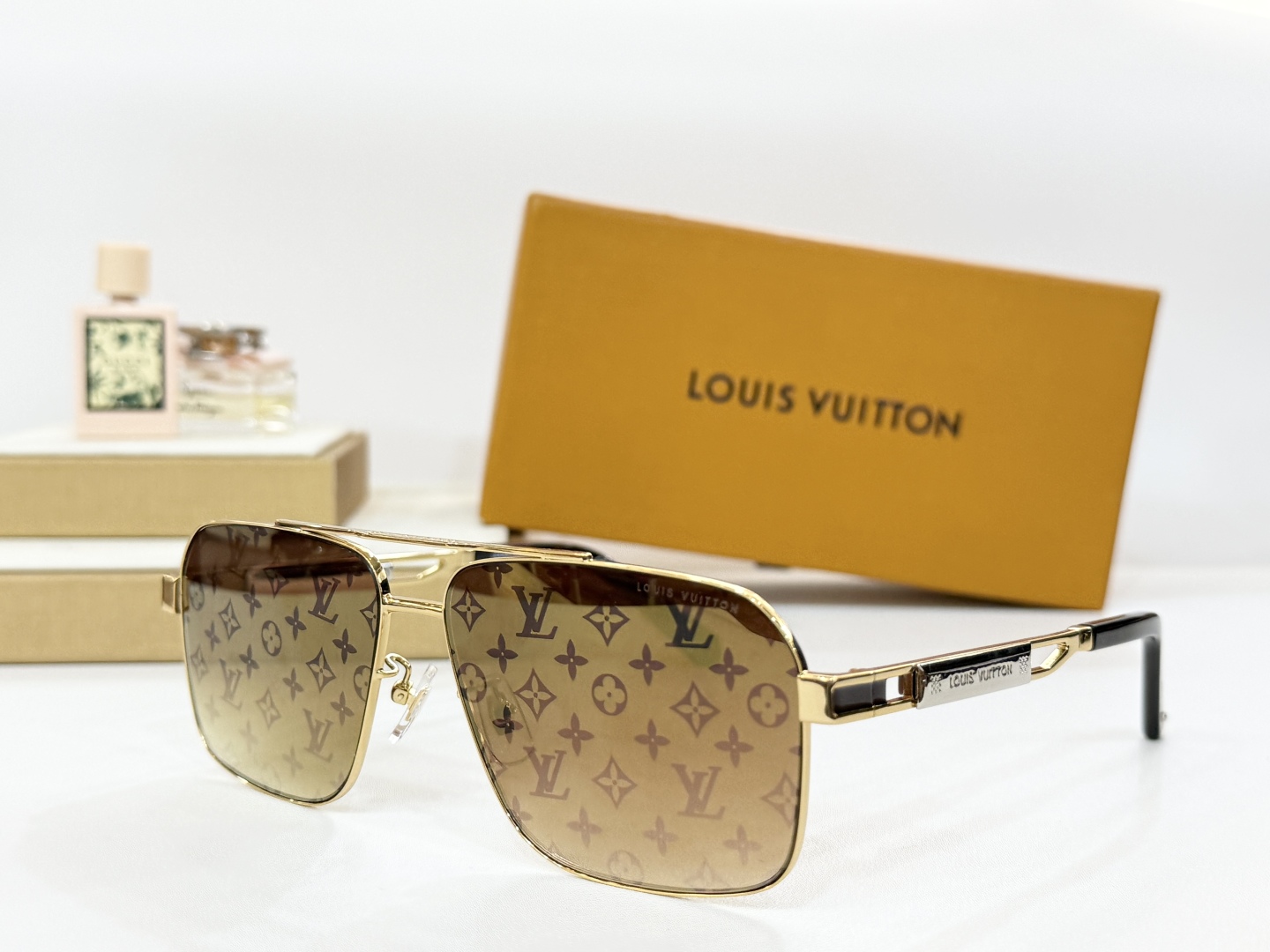  LOUIS VUITTON
MOD：Z1303
Size：62口13-145
