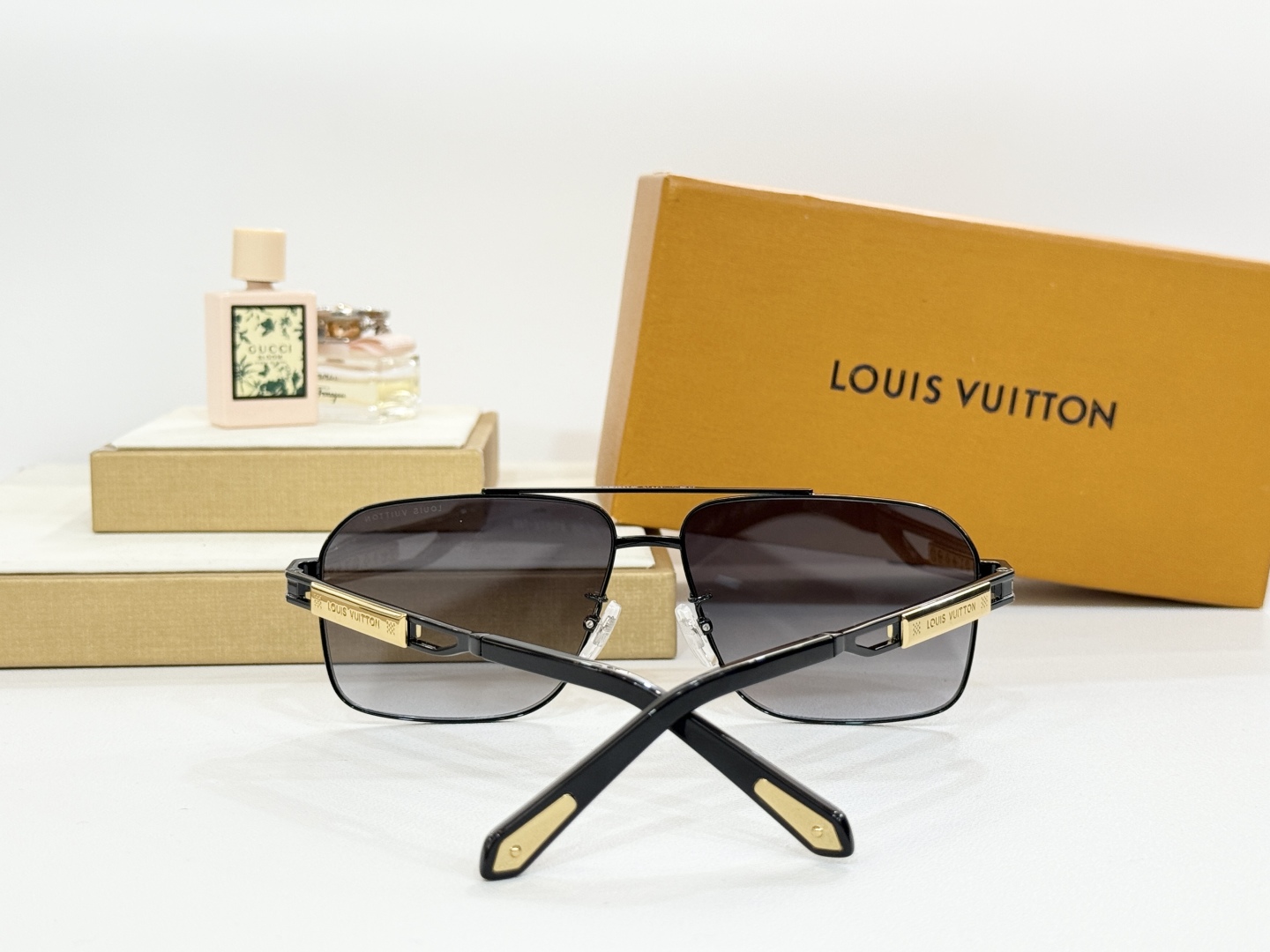  LOUIS VUITTON
MOD：Z1303
Size：62口13-145
