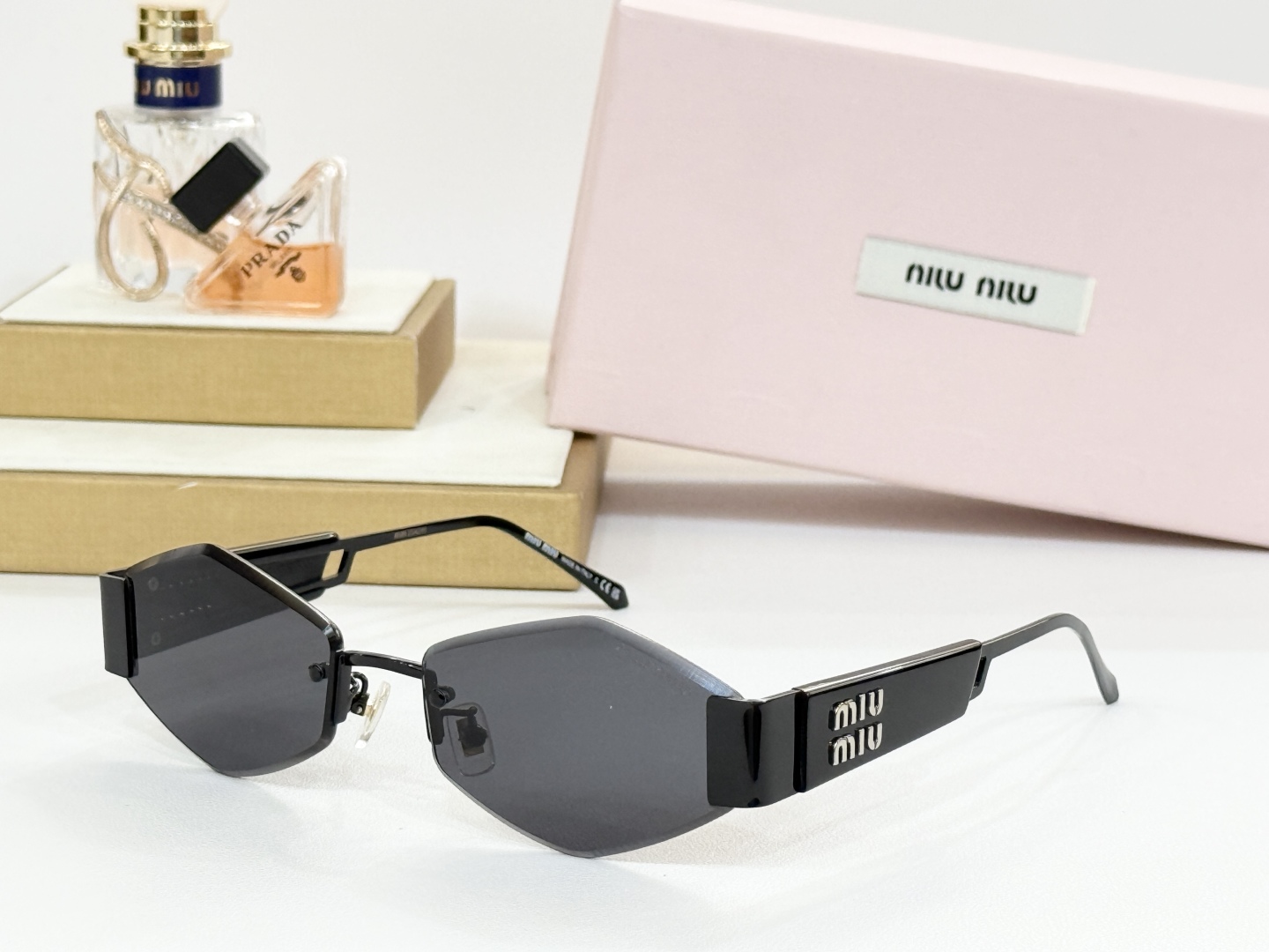  MIU MIU
MODEL SMU16ZS
SIZE：56-18-145
