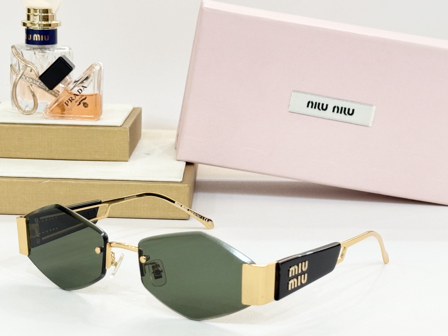  MIU MIU
MODEL SMU16ZS
SIZE：56-18-145
