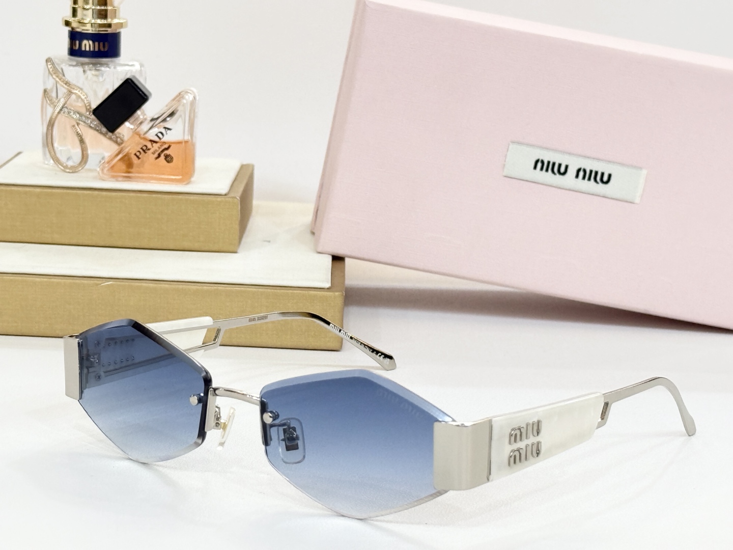  MIU MIU
MODEL SMU16ZS
SIZE：56-18-145
