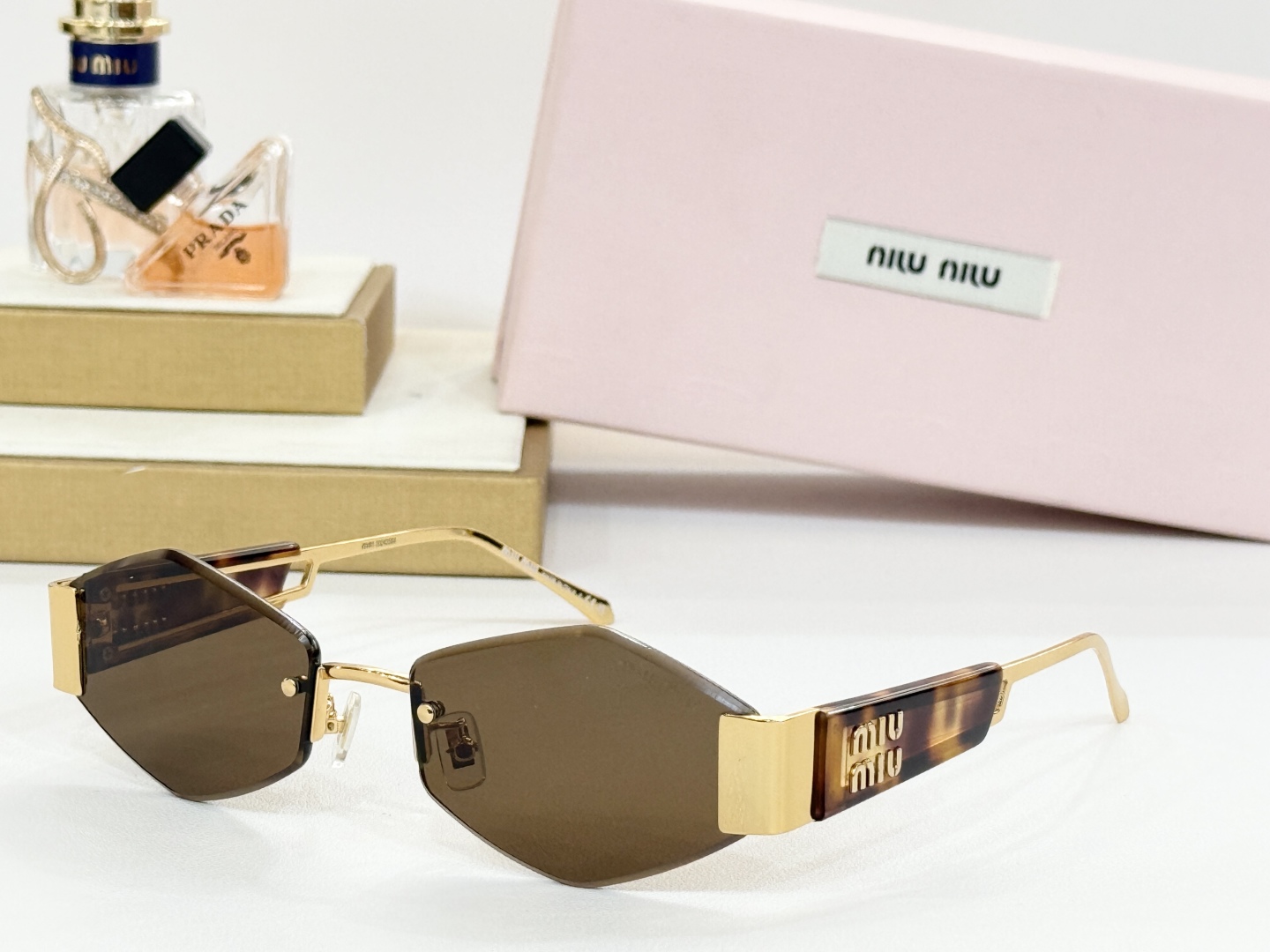  MIU MIU
MODEL SMU16ZS
SIZE：56-18-145
