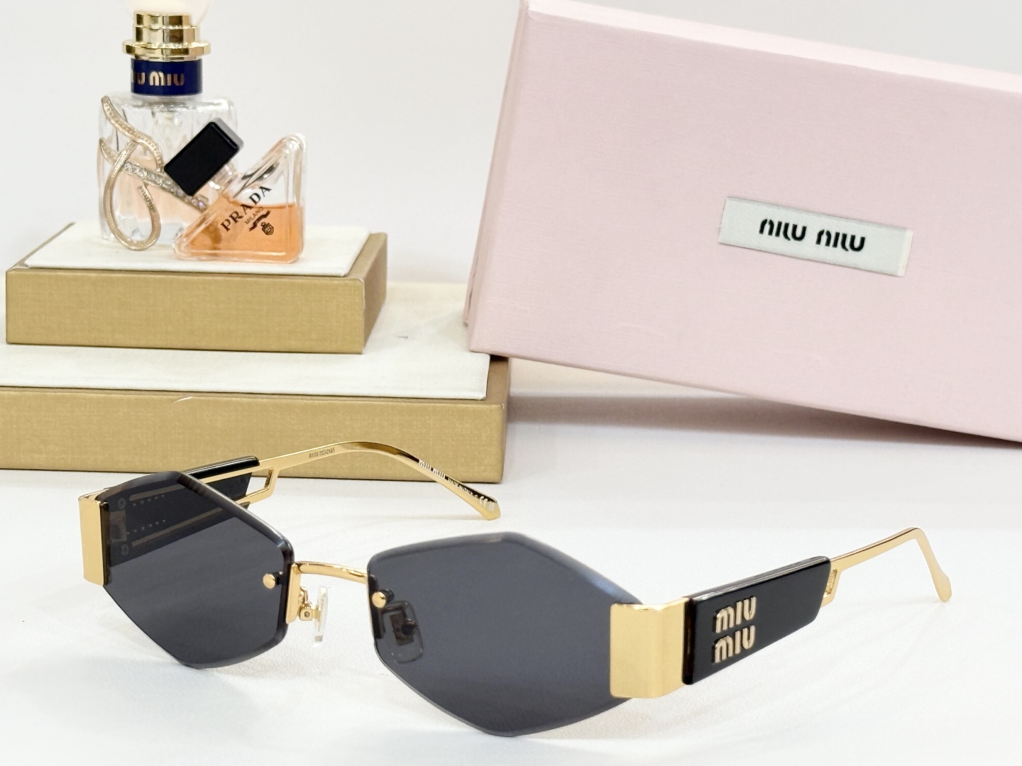 MIU MIU
MODEL SMU16ZS
SIZE：56-18-145
