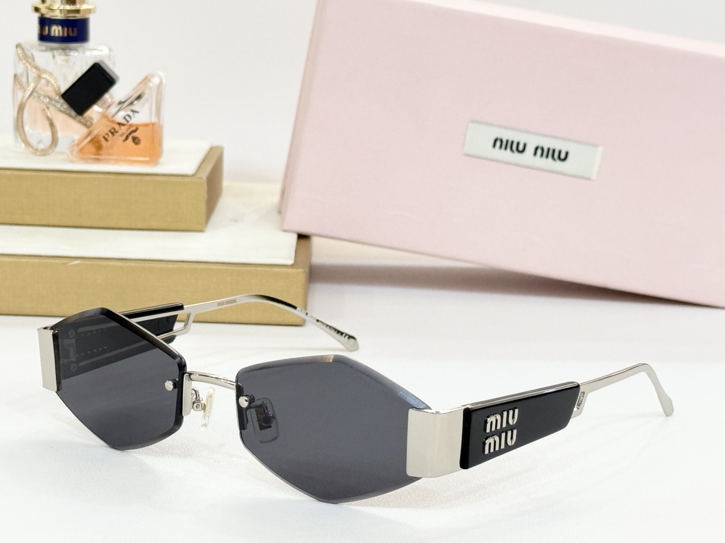  MIU MIU
MODEL SMU16ZS
SIZE：56-18-145

