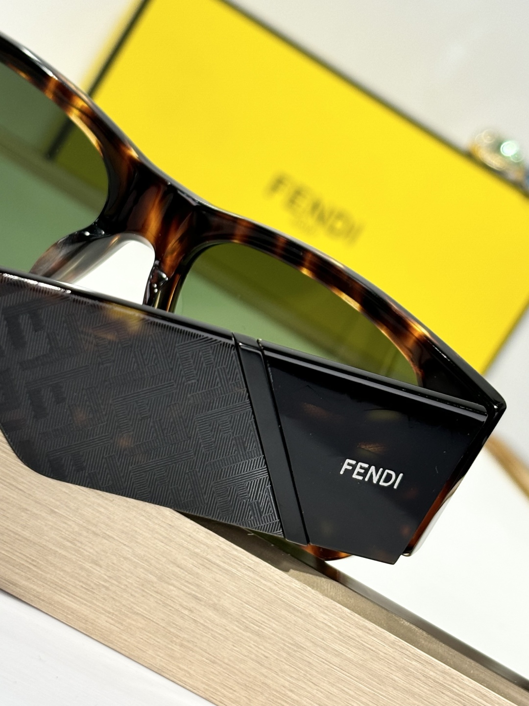  FEND*✨✨✨
MODEL：FE40156I
SIZE：53口18-145

