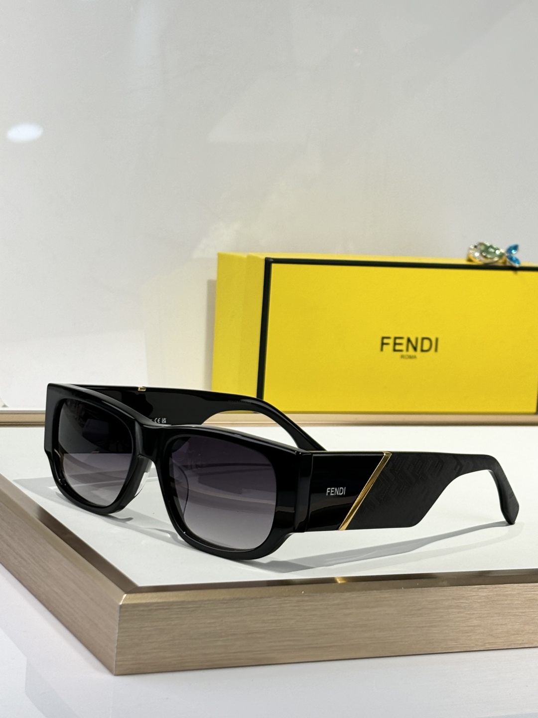  FEND*✨✨✨
MODEL：FE40156I
SIZE：53口18-145

