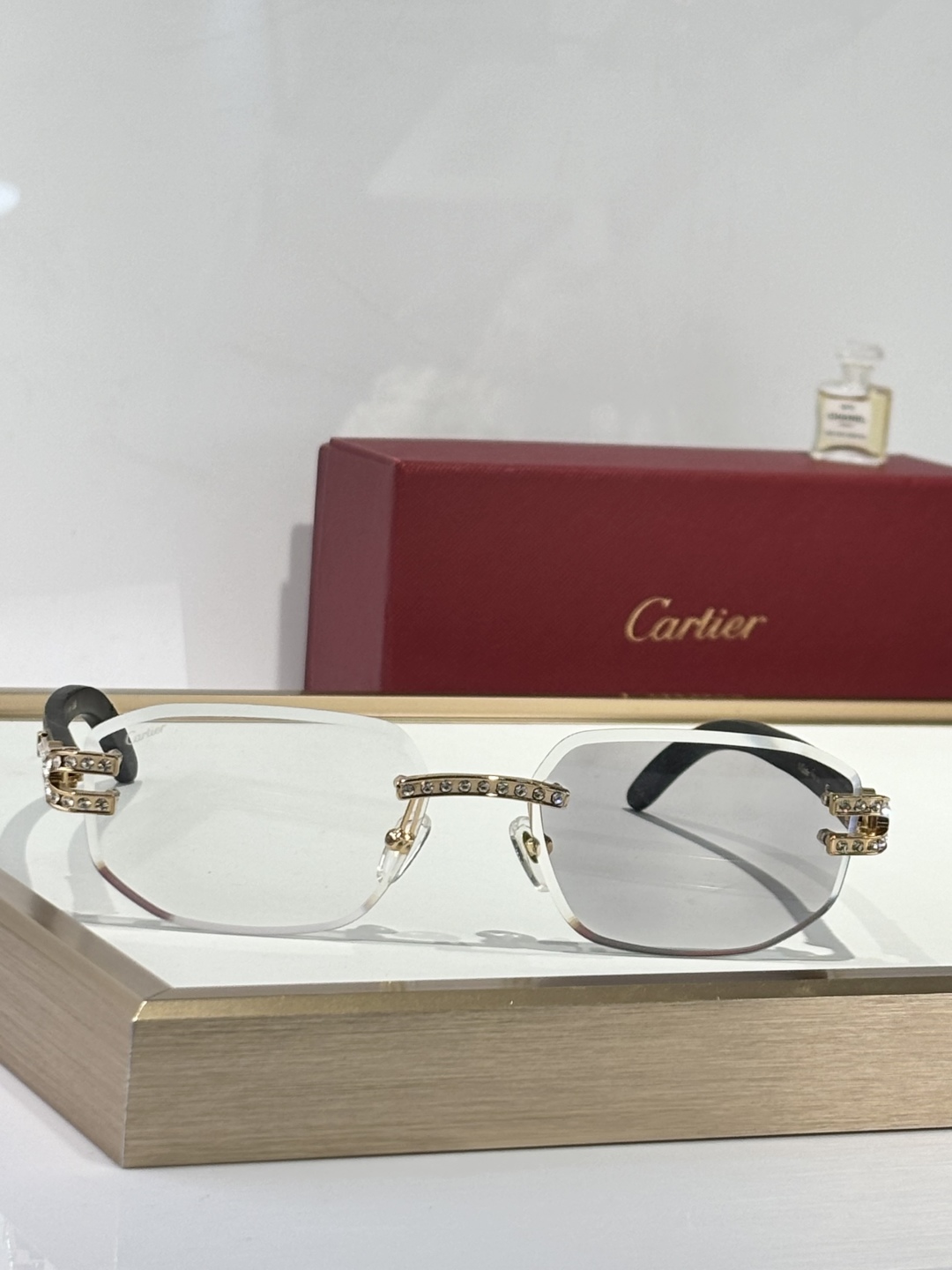  Cartie*
MODEL：CT0570S
SIZE 59口17-143
Photo chromic
