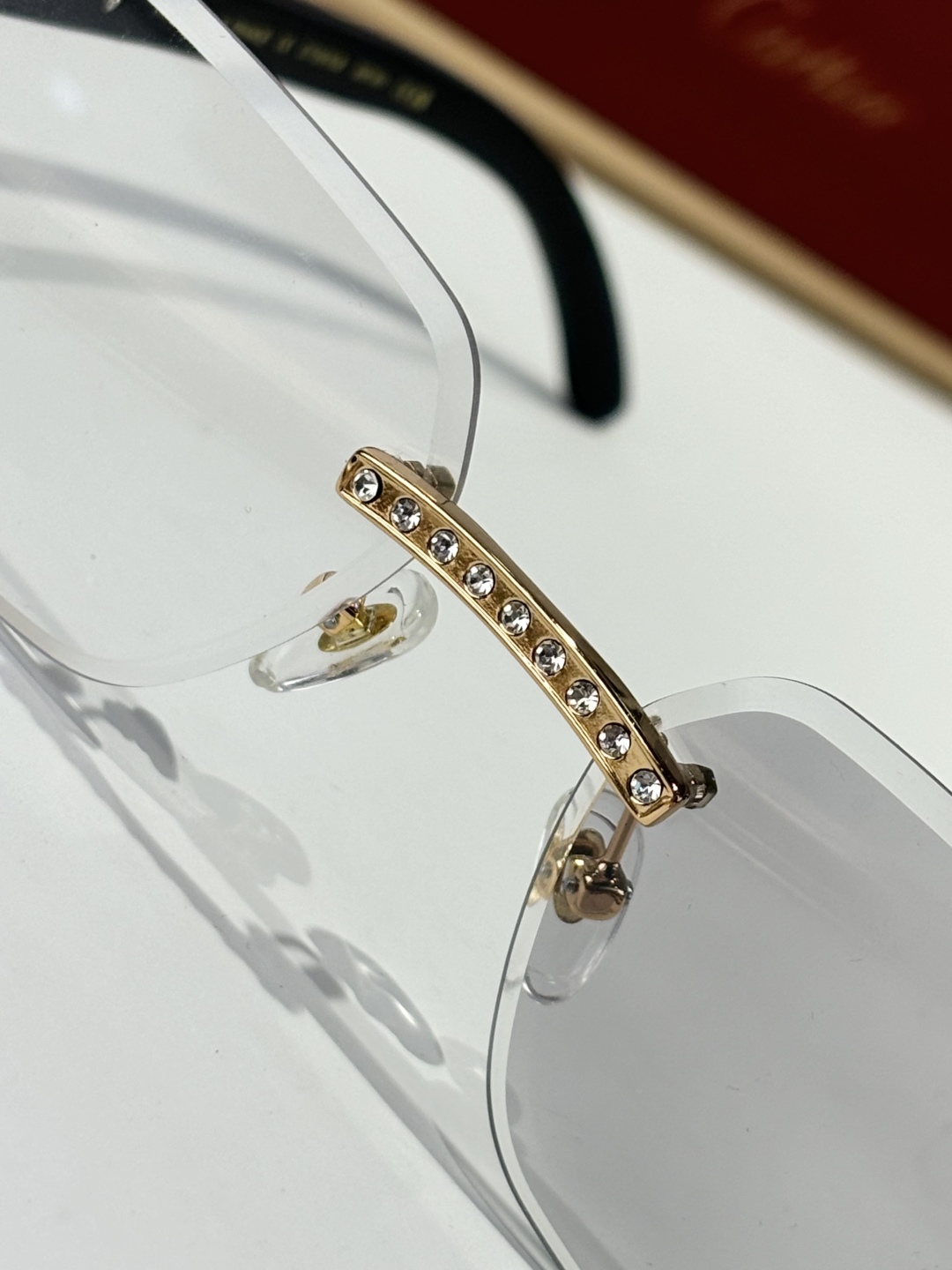  Cartie*
MODEL：CT0570S
SIZE 59口17-143
Photo chromic
