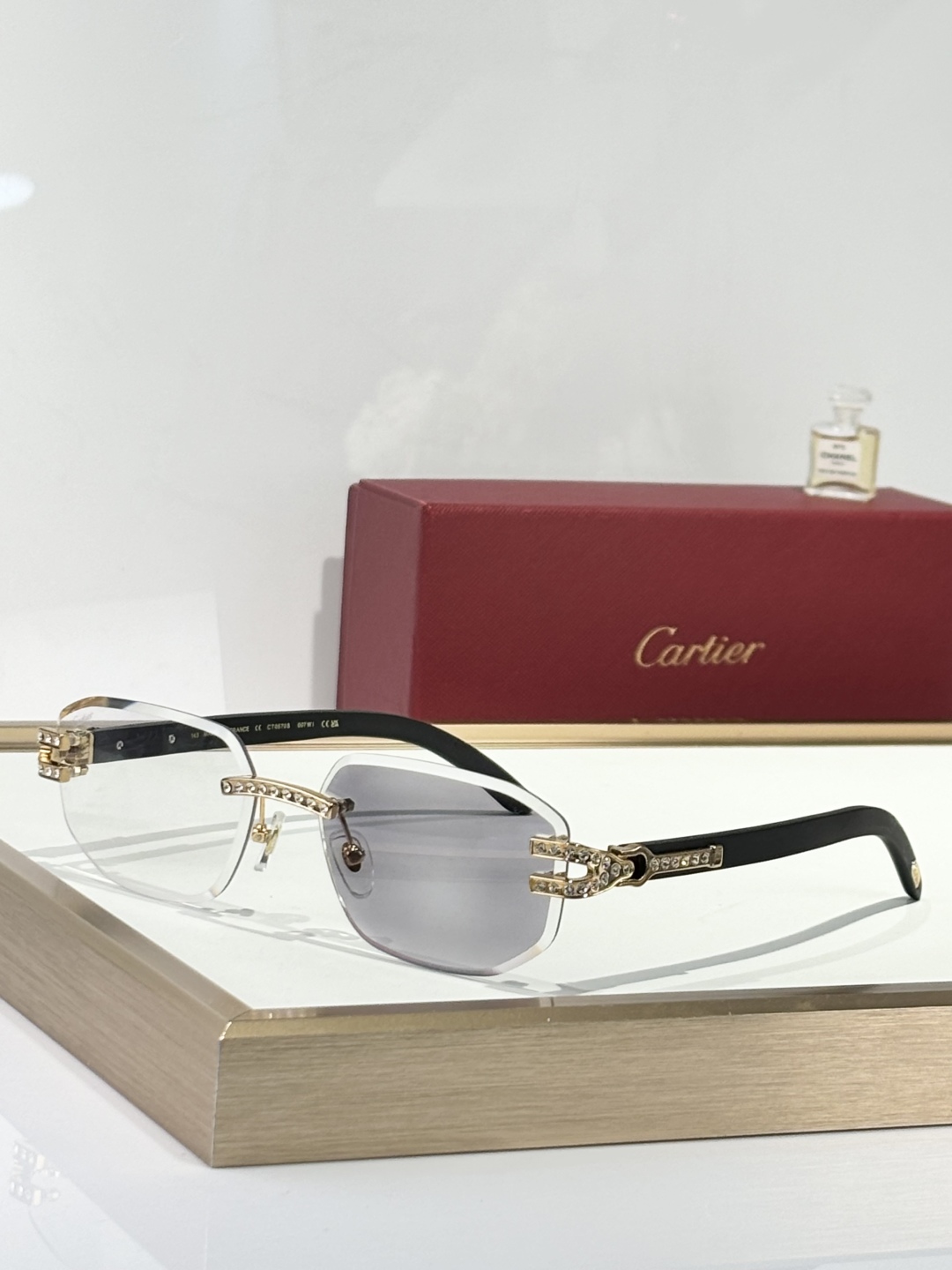  Cartie*
MODEL：CT0570S
SIZE 59口17-143
Photo chromic
