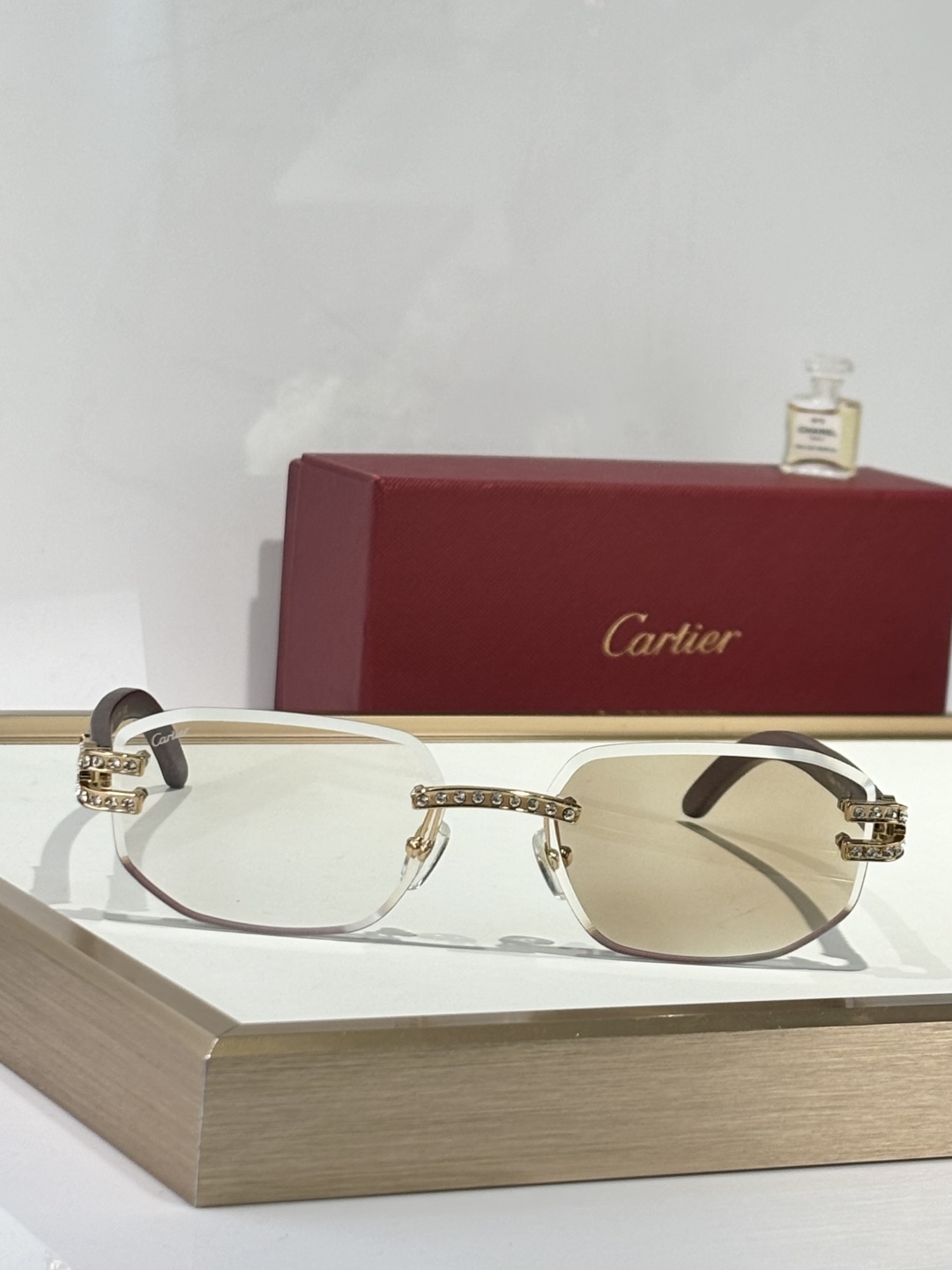  Cartie*
MODEL：CT0570S
SIZE 59口17-143
Photo chromic

