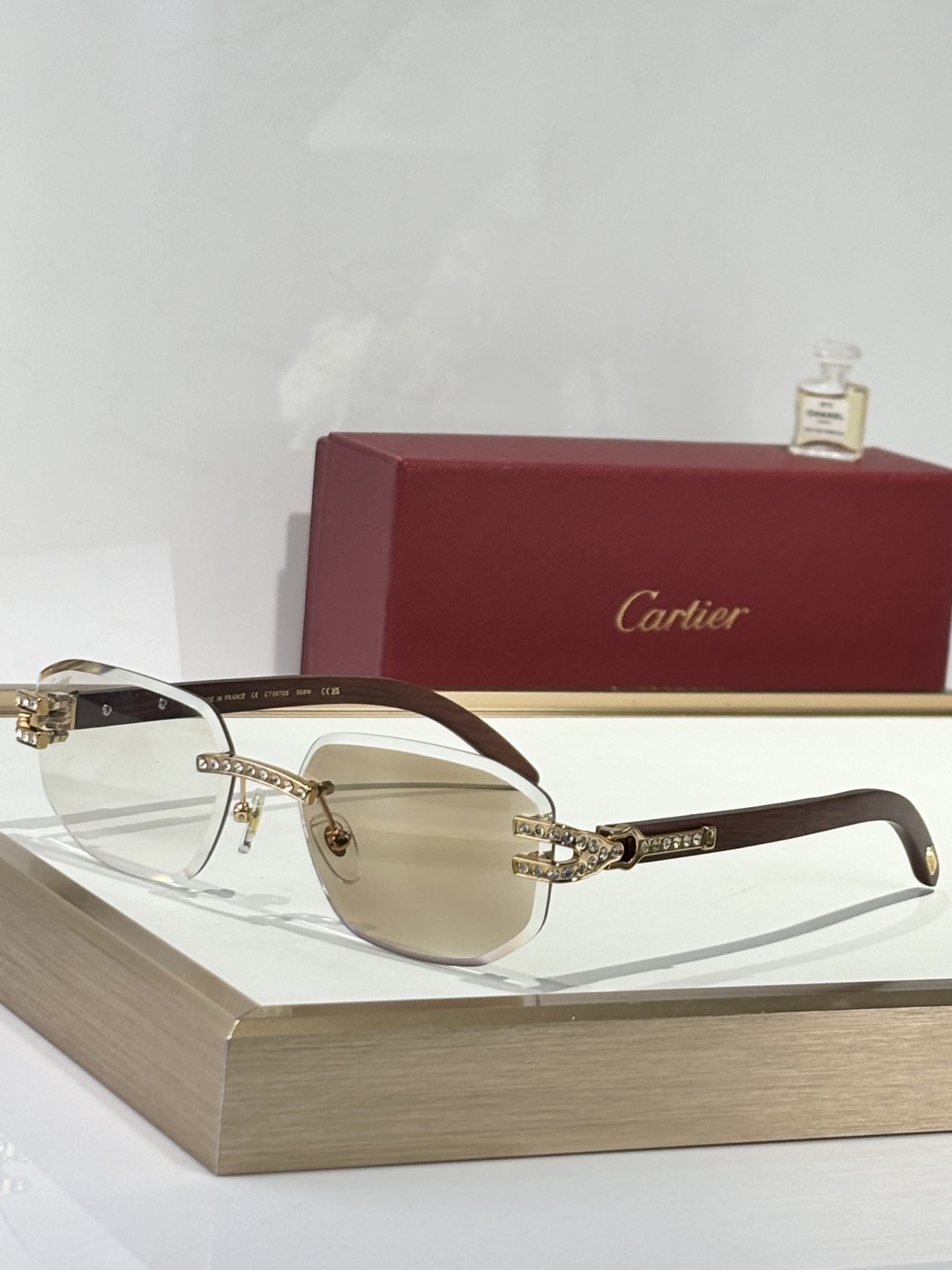  Cartie*
MODEL：CT0570S
SIZE 59口17-143
Photo chromic
