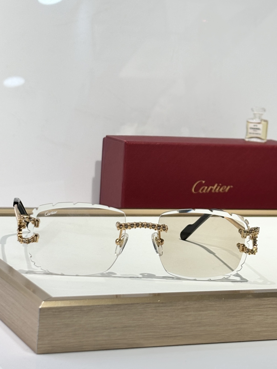  Cartie*
MODEL：CT060
SIZE 59口17-143
Photo chromic
