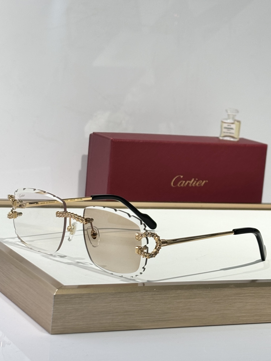  Cartie*
MODEL：CT060
SIZE 59口17-143
Photo chromic

