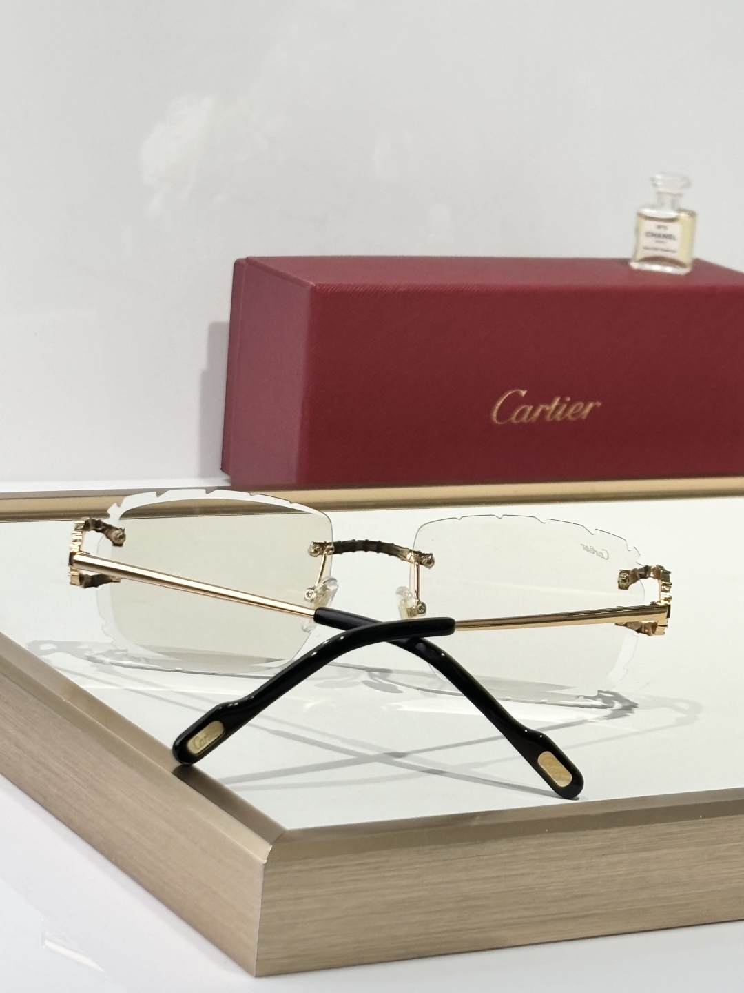  Cartie*
MODEL：CT060
SIZE 59口17-143
Photo chromic
