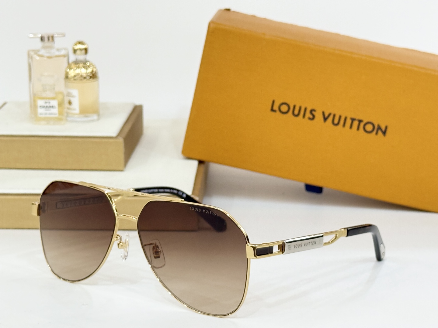  LOUIS VUITTO*
MODEL：Z1302
SIZE：61口14-145
