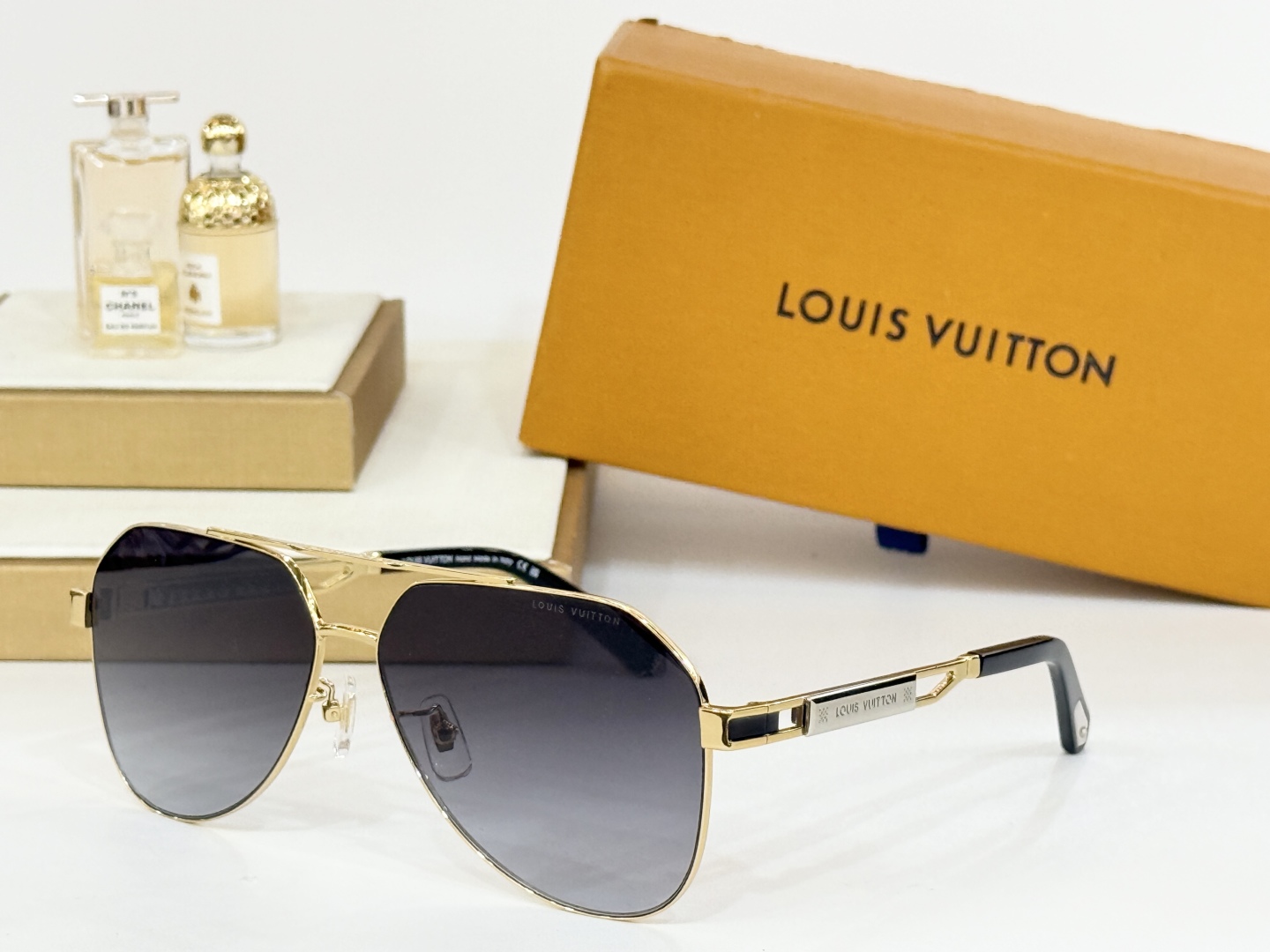  LOUIS VUITTO*
MODEL：Z1302
SIZE：61口14-145
