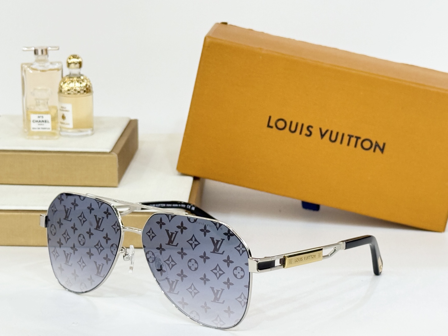  LOUIS VUITTO*
MODEL：Z1302
SIZE：61口14-145
