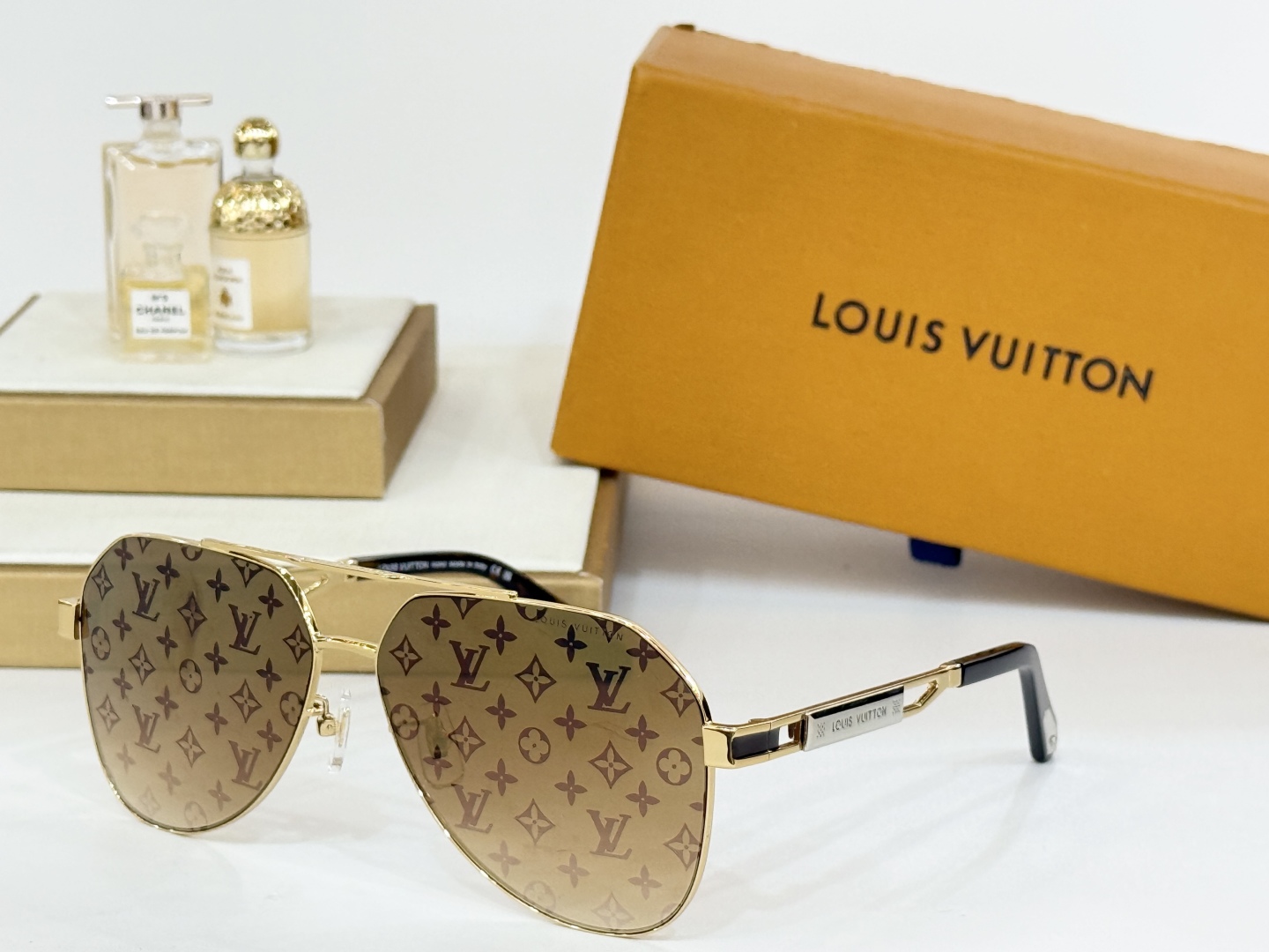  LOUIS VUITTO*
MODEL：Z1302
SIZE：61口14-145
