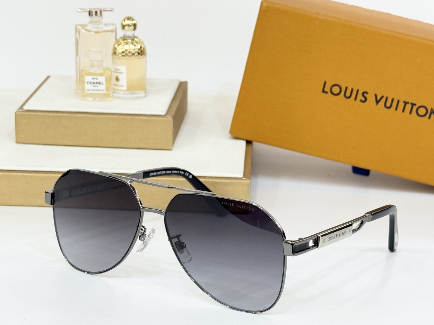  LOUIS VUITTO*
MODEL：Z1302
SIZE：61口14-145
