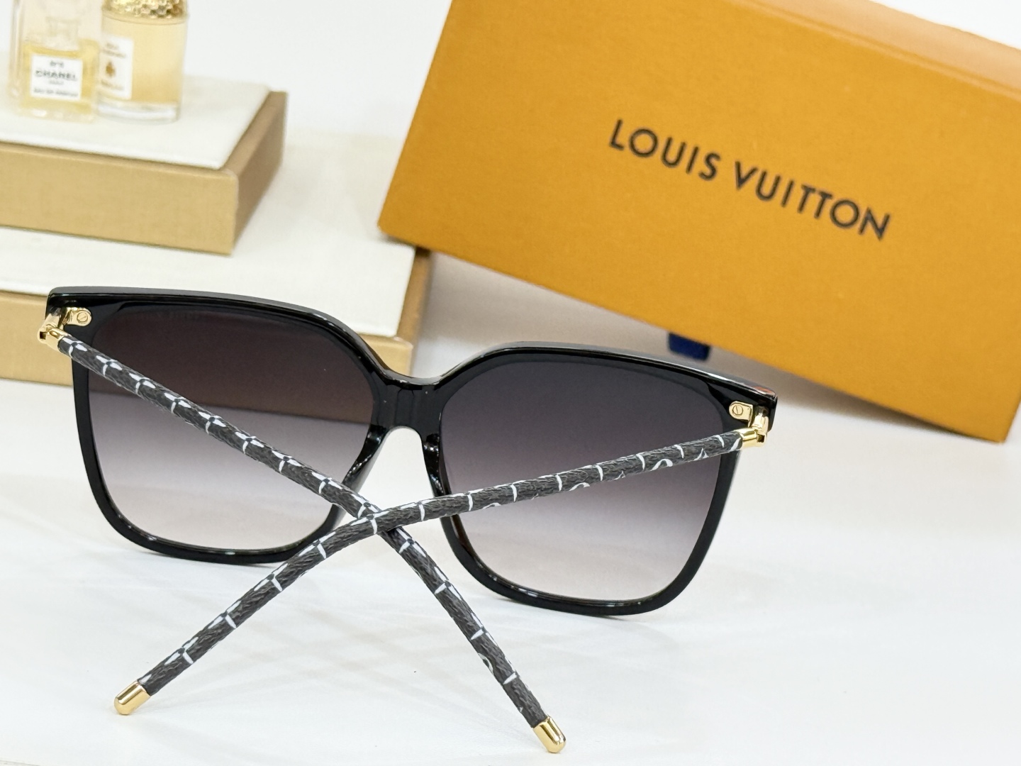  LOUIS VUITTO*
MODEL：Z1708
SIZE：59-14-145
