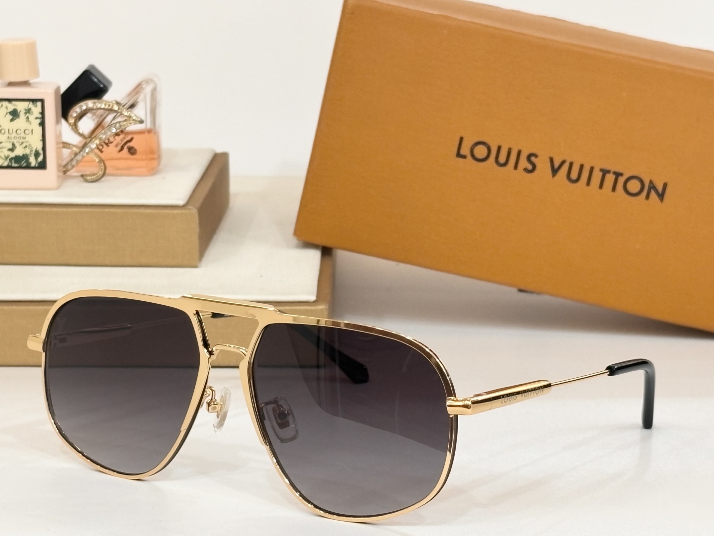  LOUIS VUITTO*
MODEL：Z40191W
SIZE：58-17-145
