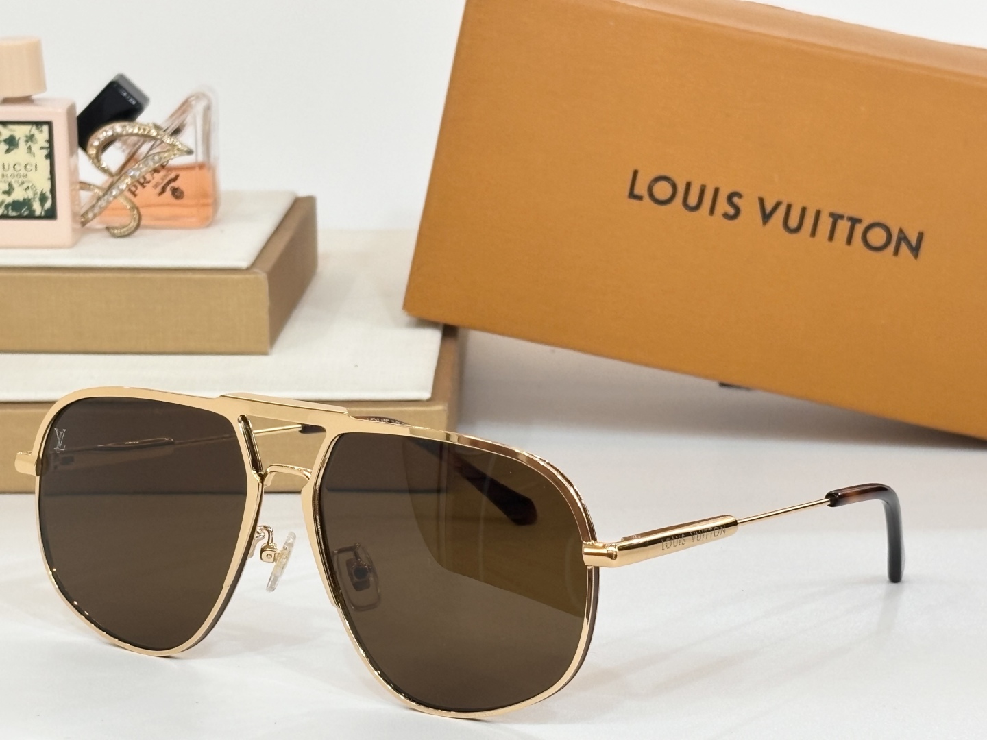  LOUIS VUITTO*
MODEL：Z40191W
SIZE：58-17-145

