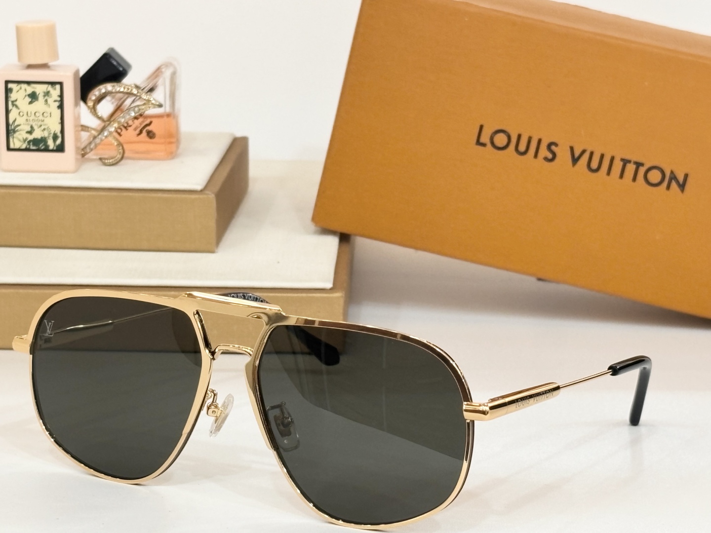  LOUIS VUITTO*
MODEL：Z40191W
SIZE：58-17-145
