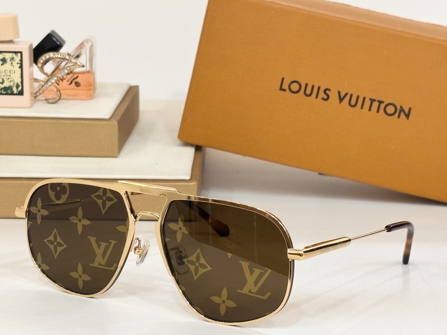  LOUIS VUITTO*
MODEL：Z40191W
SIZE：58-17-145
