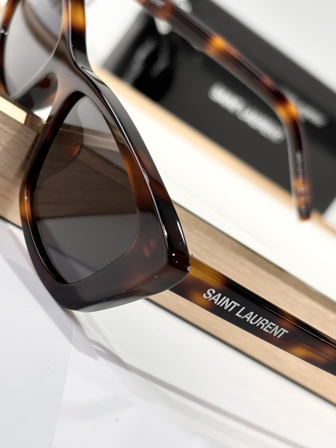  Saint Laurent
MOD：SL277 
size：52口18-145
