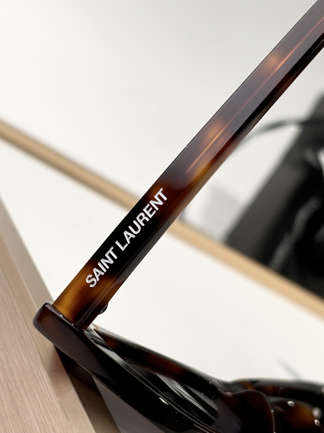  Saint Laurent
MOD：SL277 
size：52口18-145
