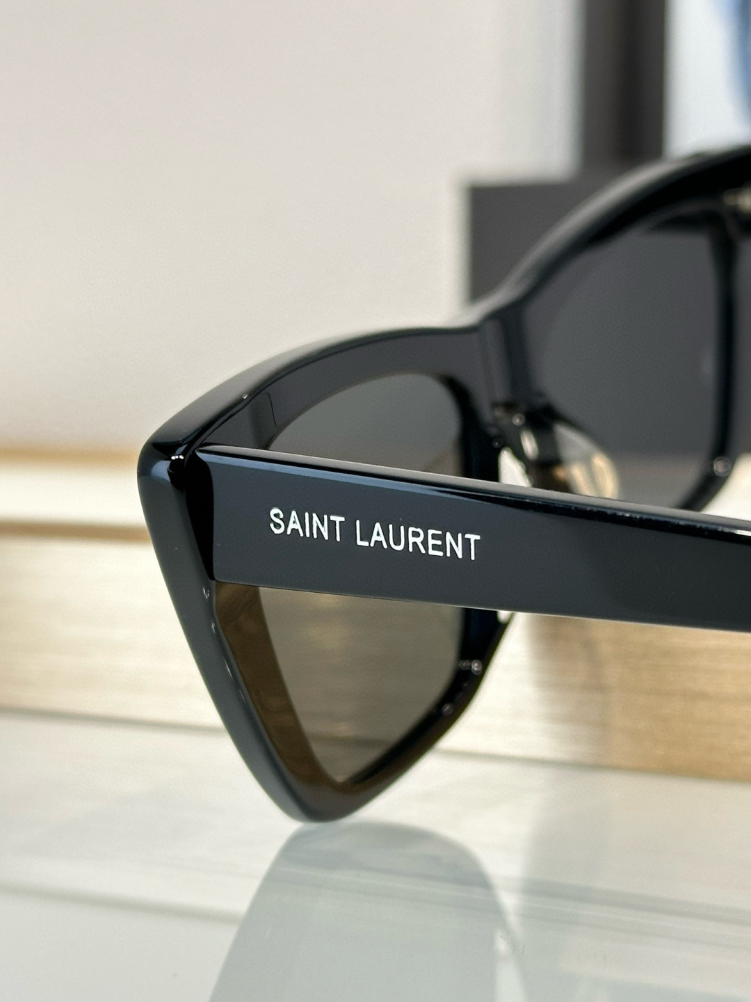  Saint Lauren^
Mod：SL276MICA
Size：53-16-145
原版铰链
高品质
