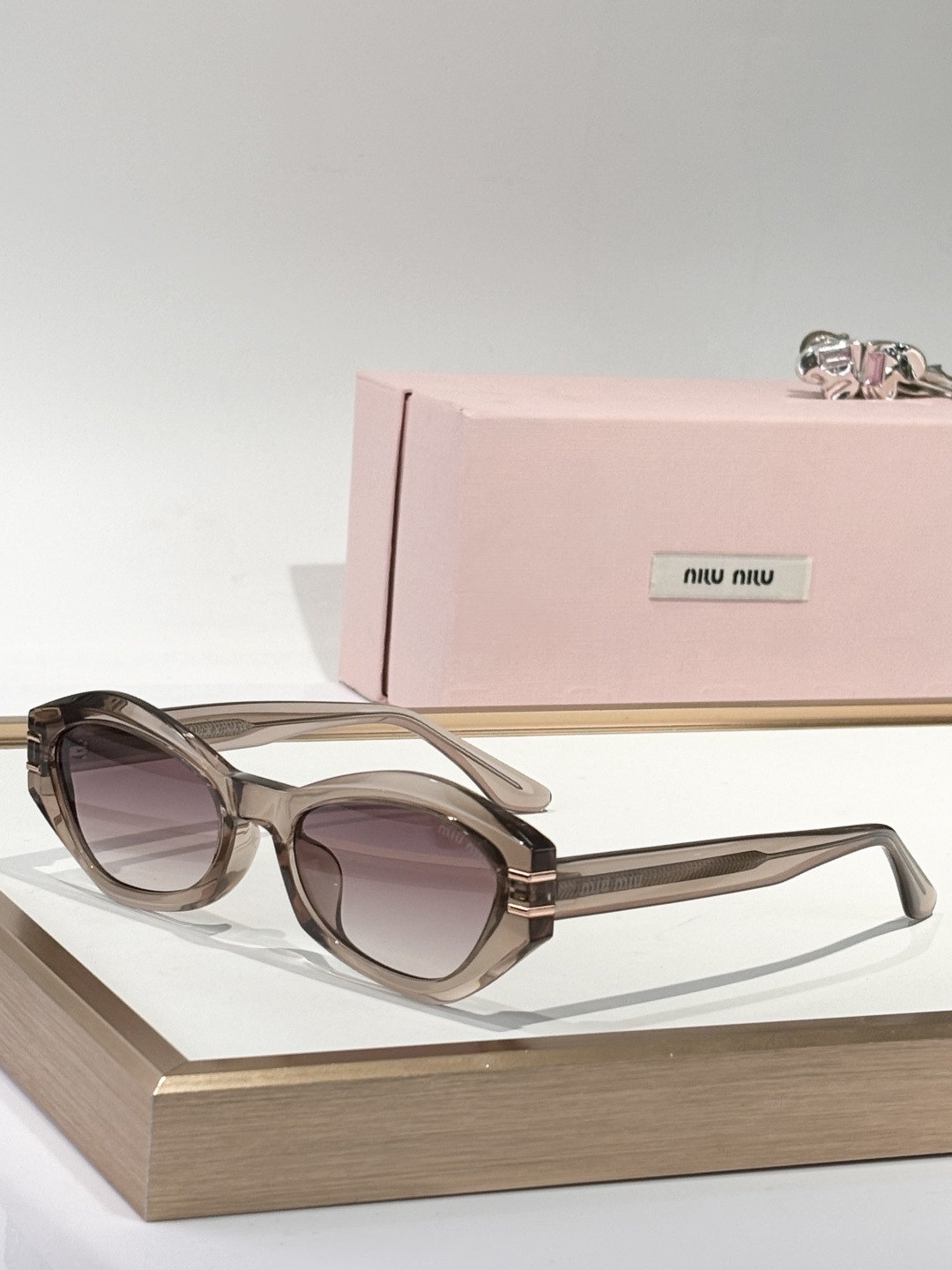  MIU MIU
MOD：SWU41WS
Size：55口20-148
