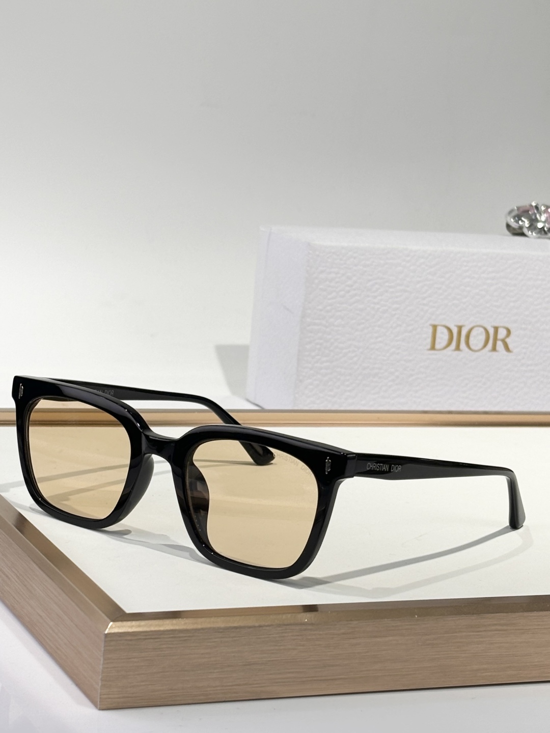  CHRISTIAN DIOR
MOD：CD 0251S
Size：53口23-146
