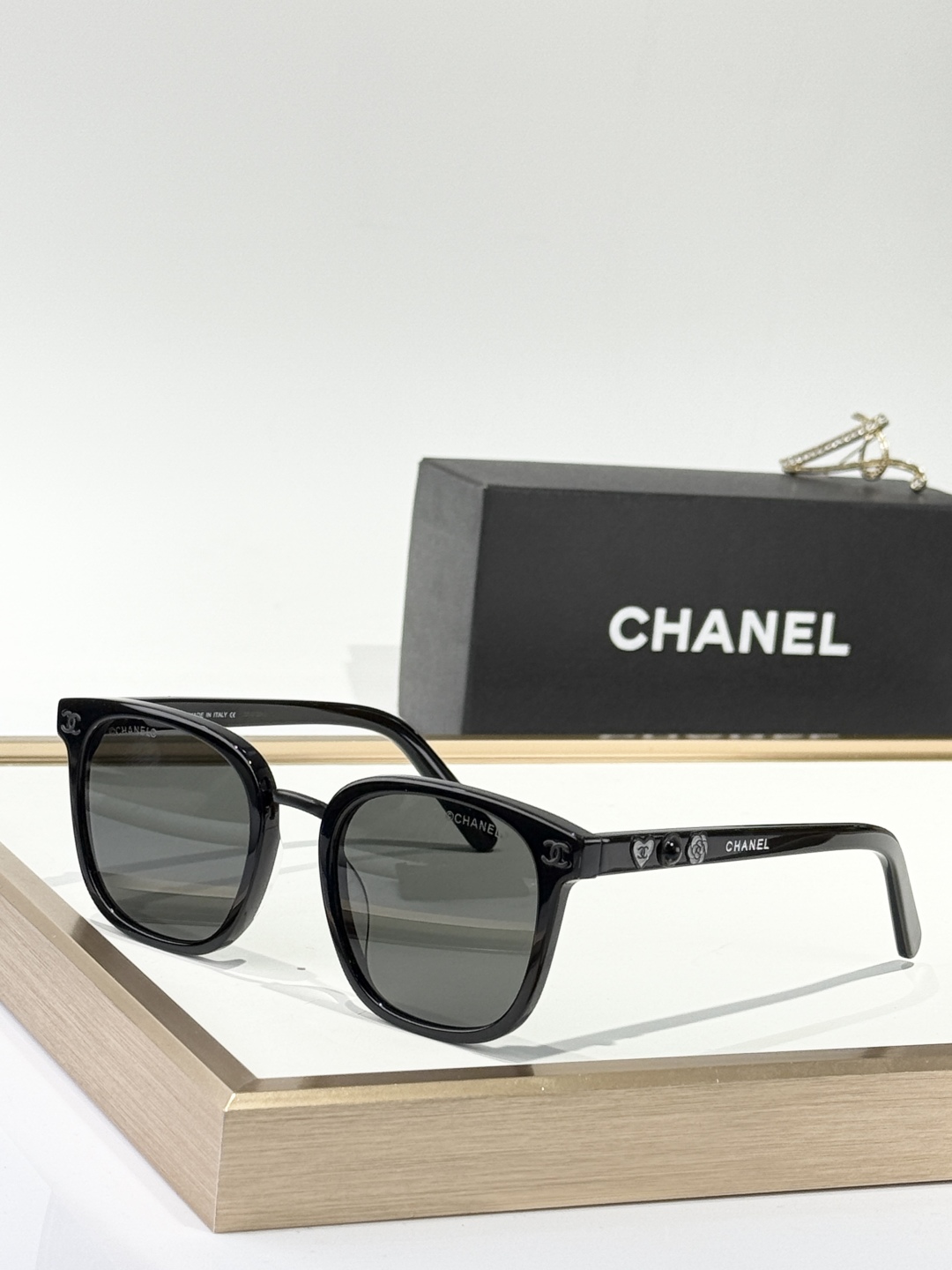  CHANEL
MOD：CH8822
Size：57口18-145
