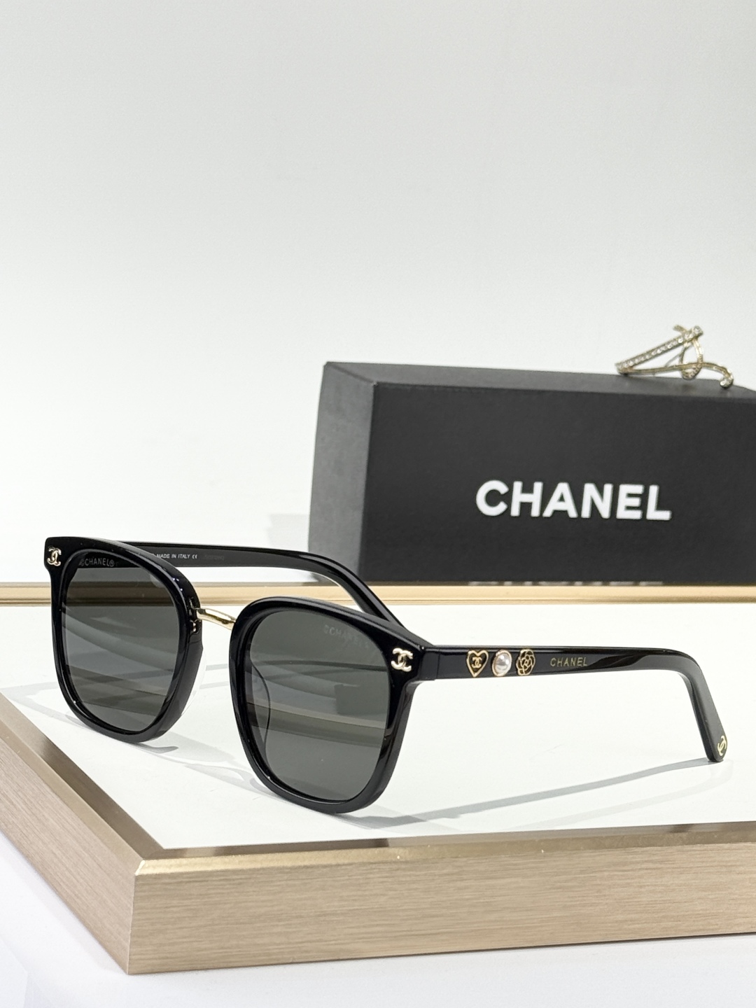  CHANEL
MOD：CH8822
Size：57口18-145
