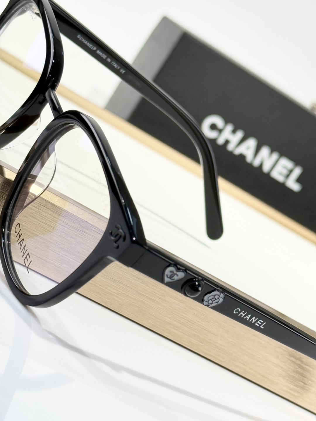 CHANEL
MOD：CH8822
Size：57口18-145
