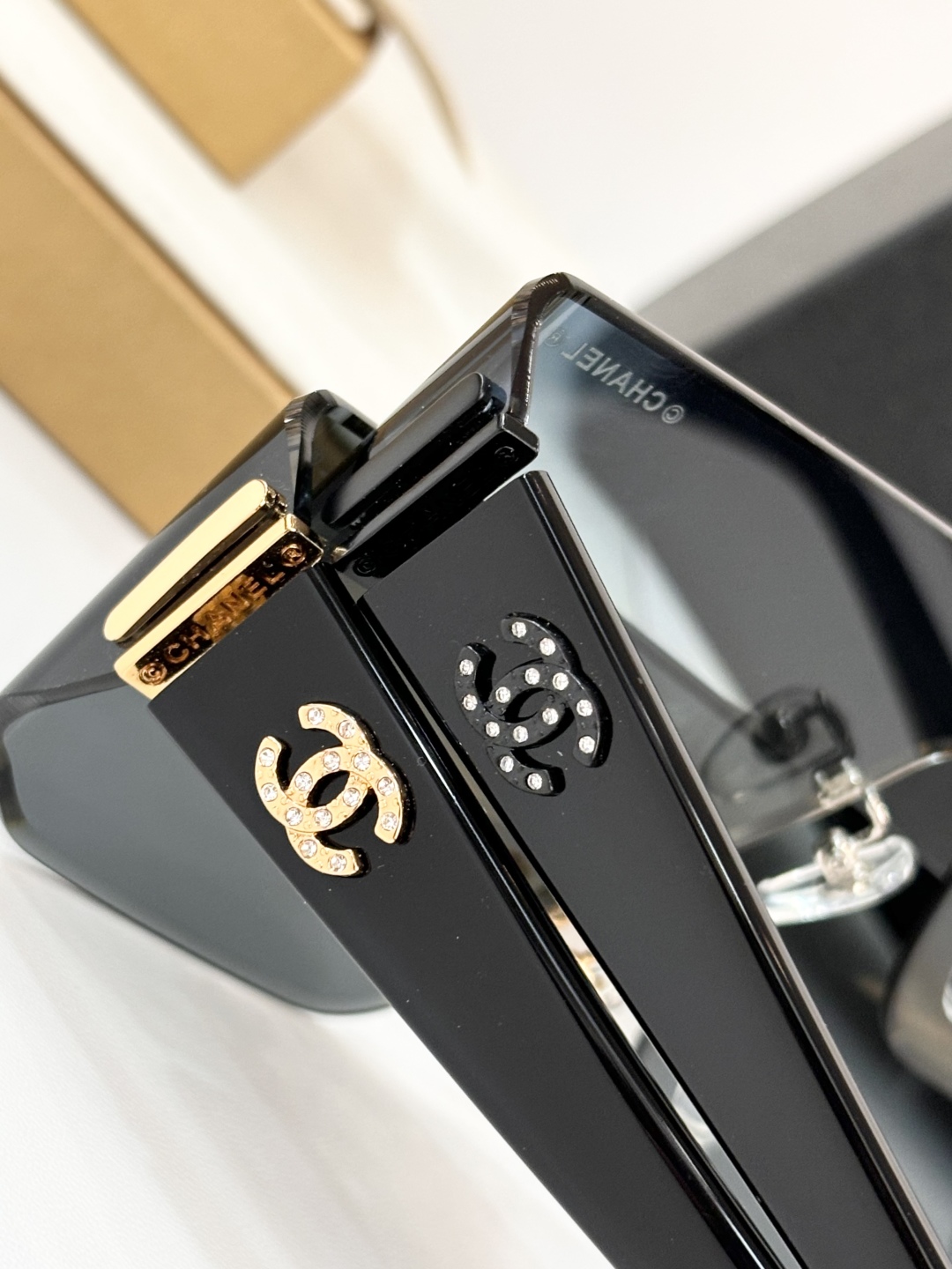  CHANEL
MOD：A95091
Size：151口0
