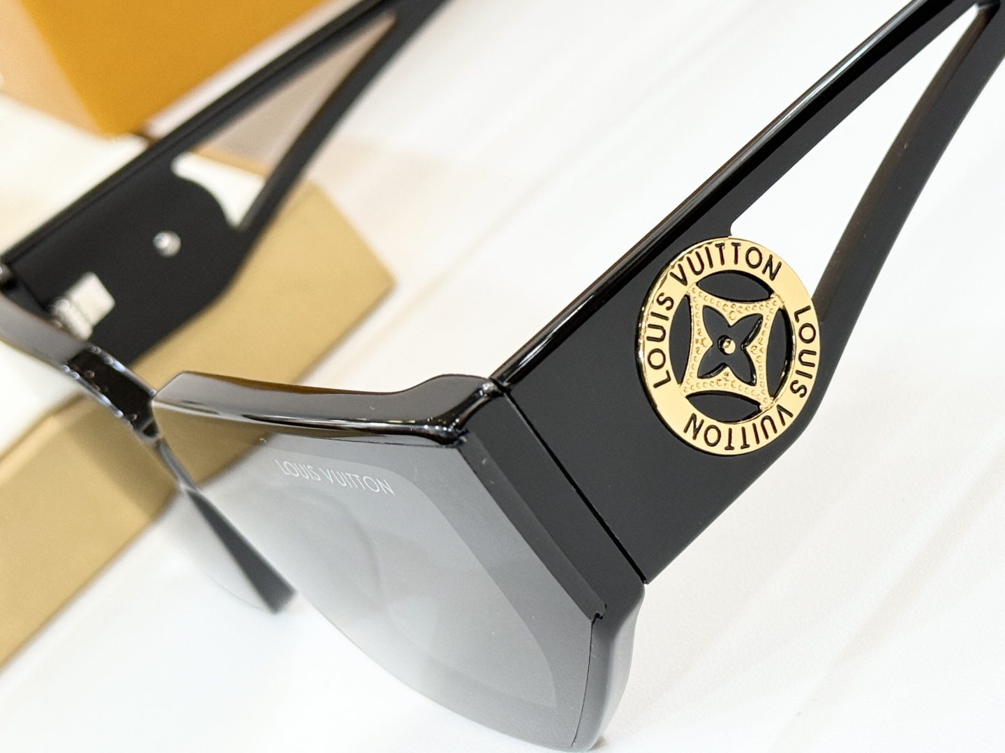  LOUIS VUITTON
MODZ2004U
Size67口12 145
