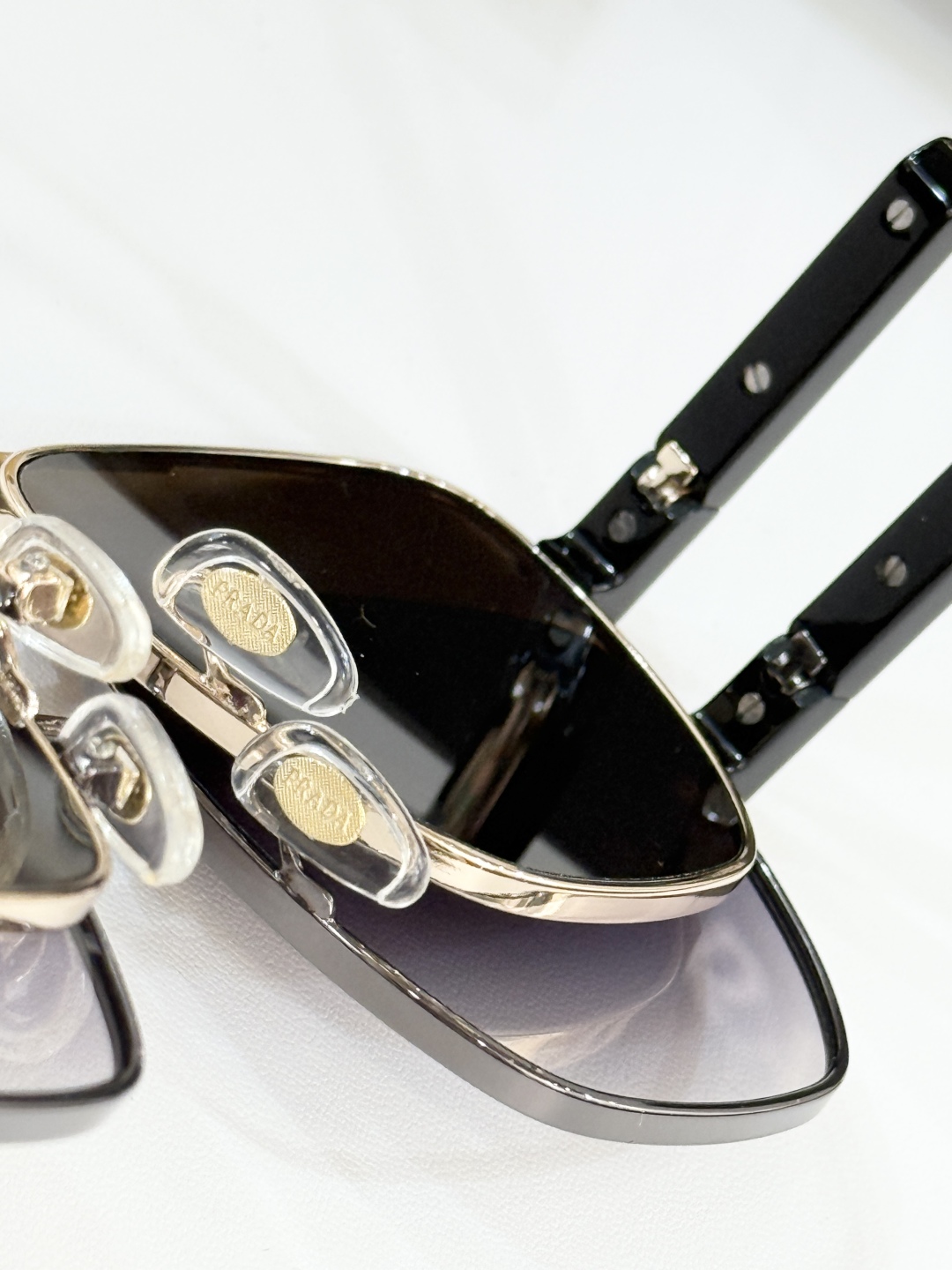  PRADA
MOD：PRA78-S
Size：58-17-145

