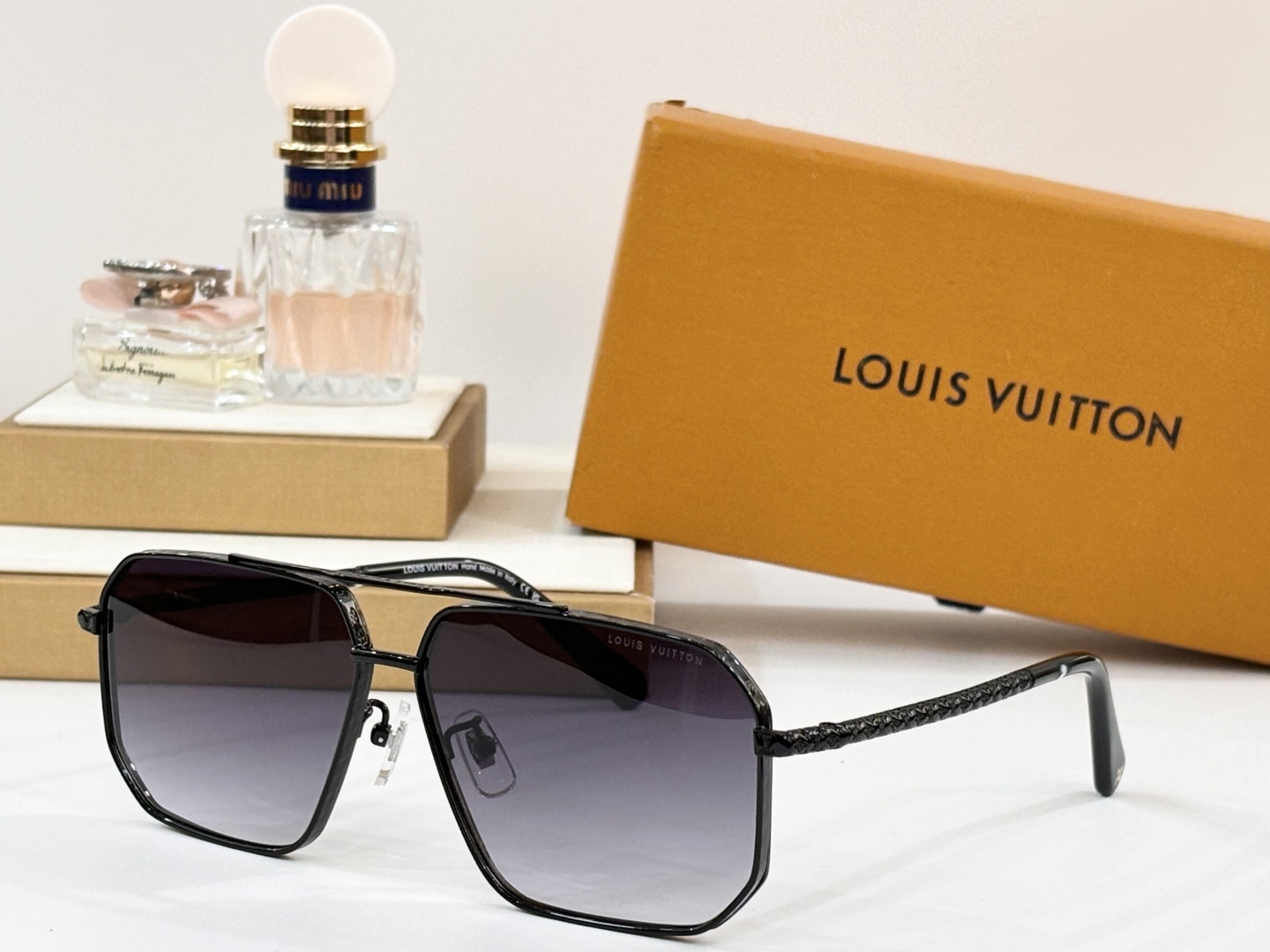  LOUIS VUITTON 
MOD：Z1301
Size：62口12-145
