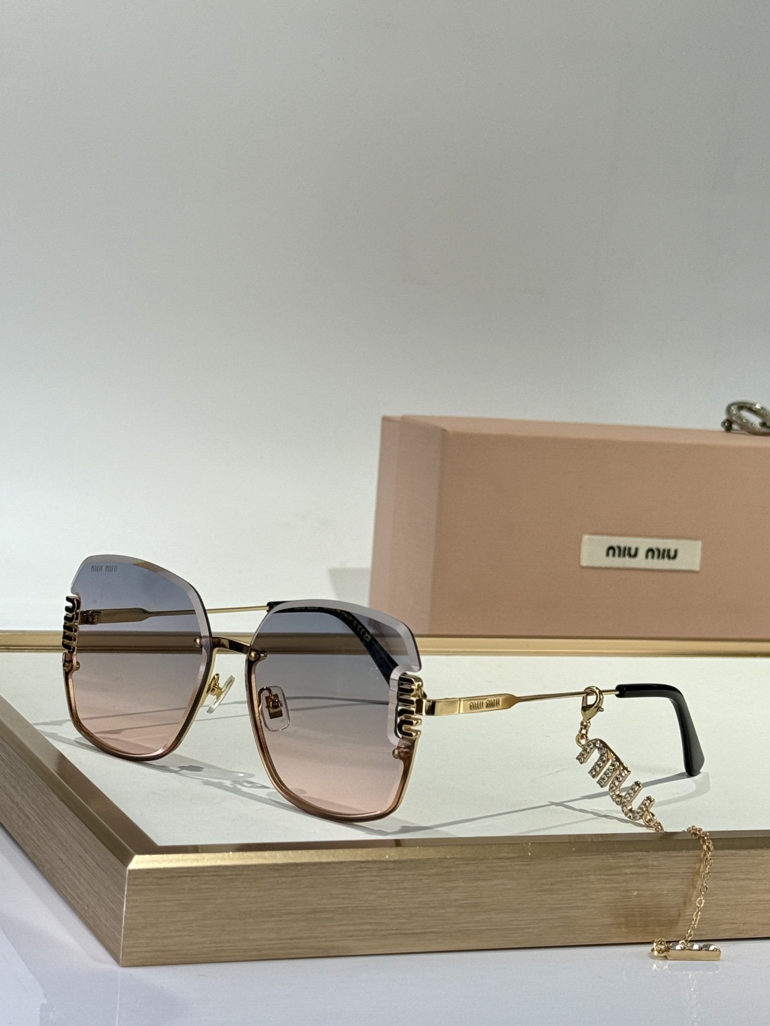  MIU*
ModMU90AV
SIZE61-12-145
配吊坠链
