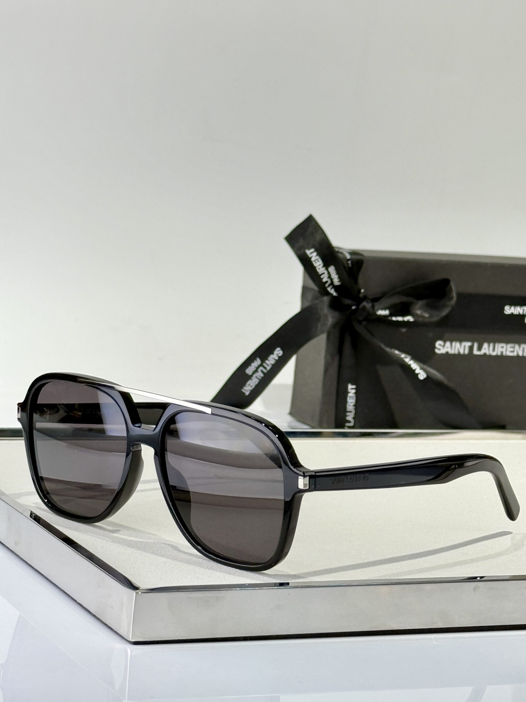  SAINT LAUREN
𝑦𝑠𝑙火爆程度毋庸置疑
MODEL：SL545
SIZE：57口18-145