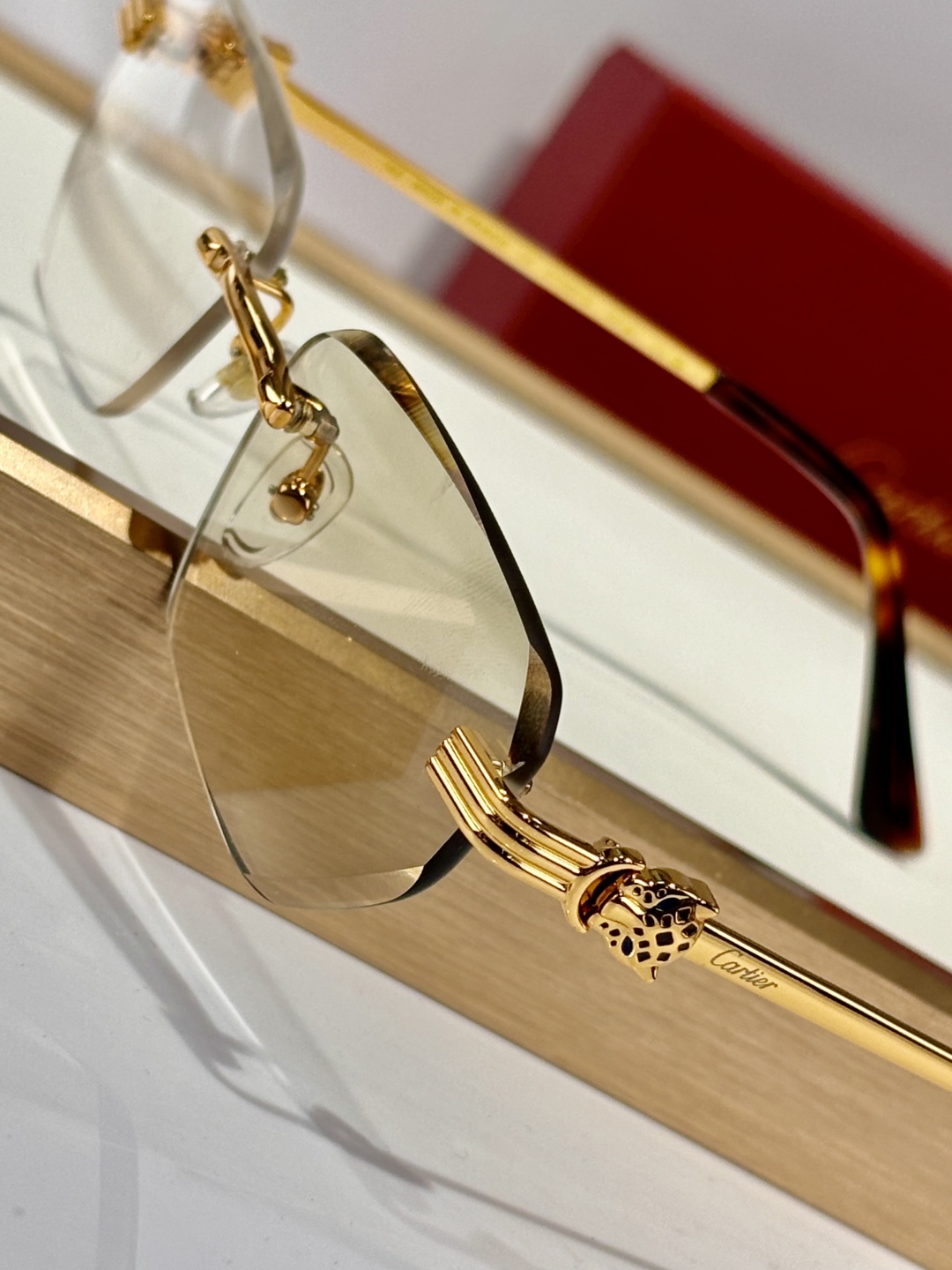 Cartie*
Mod：CT0651S
Size：59-17-142
Photo Chromic
 O