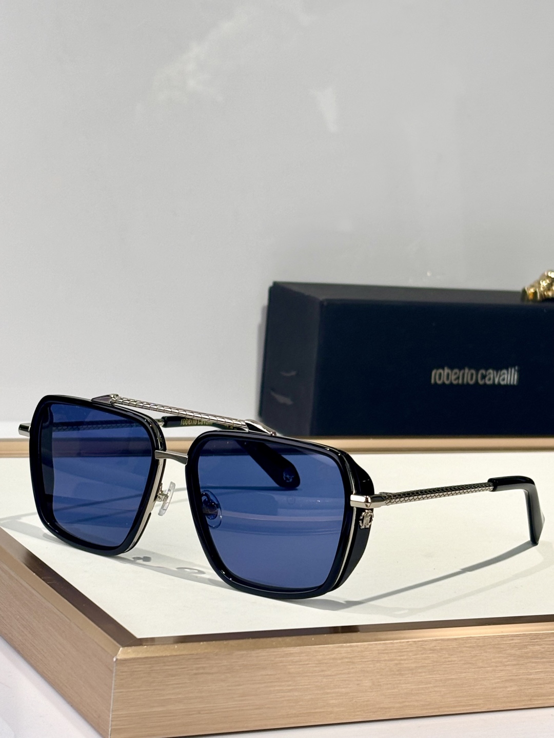  Roberto Cavalie*
MODEL：SRC036M
SIZE：57口17-145
