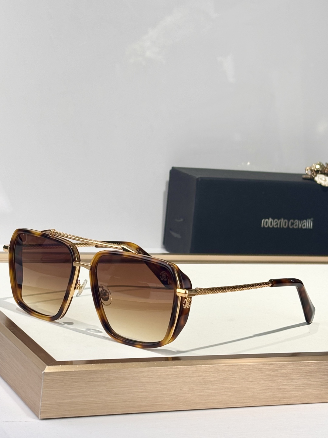 Roberto Cavalie*
MODEL：SRC036M
SIZE：57口17-145
