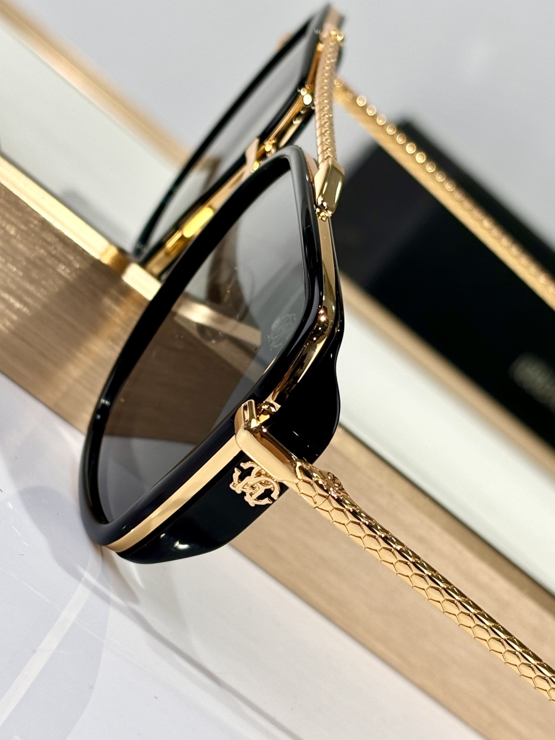  Roberto Cavalie*
MODEL：SRC036M
SIZE：57口17-145
